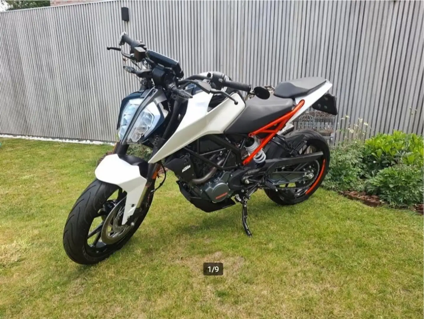 KTM 125 Duke Blanc - 1