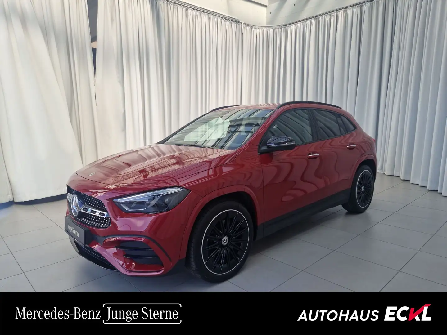 Mercedes-Benz GLA 220 d 4MATIC AMG Line AUT KlimaA LM PDC Rot - 1