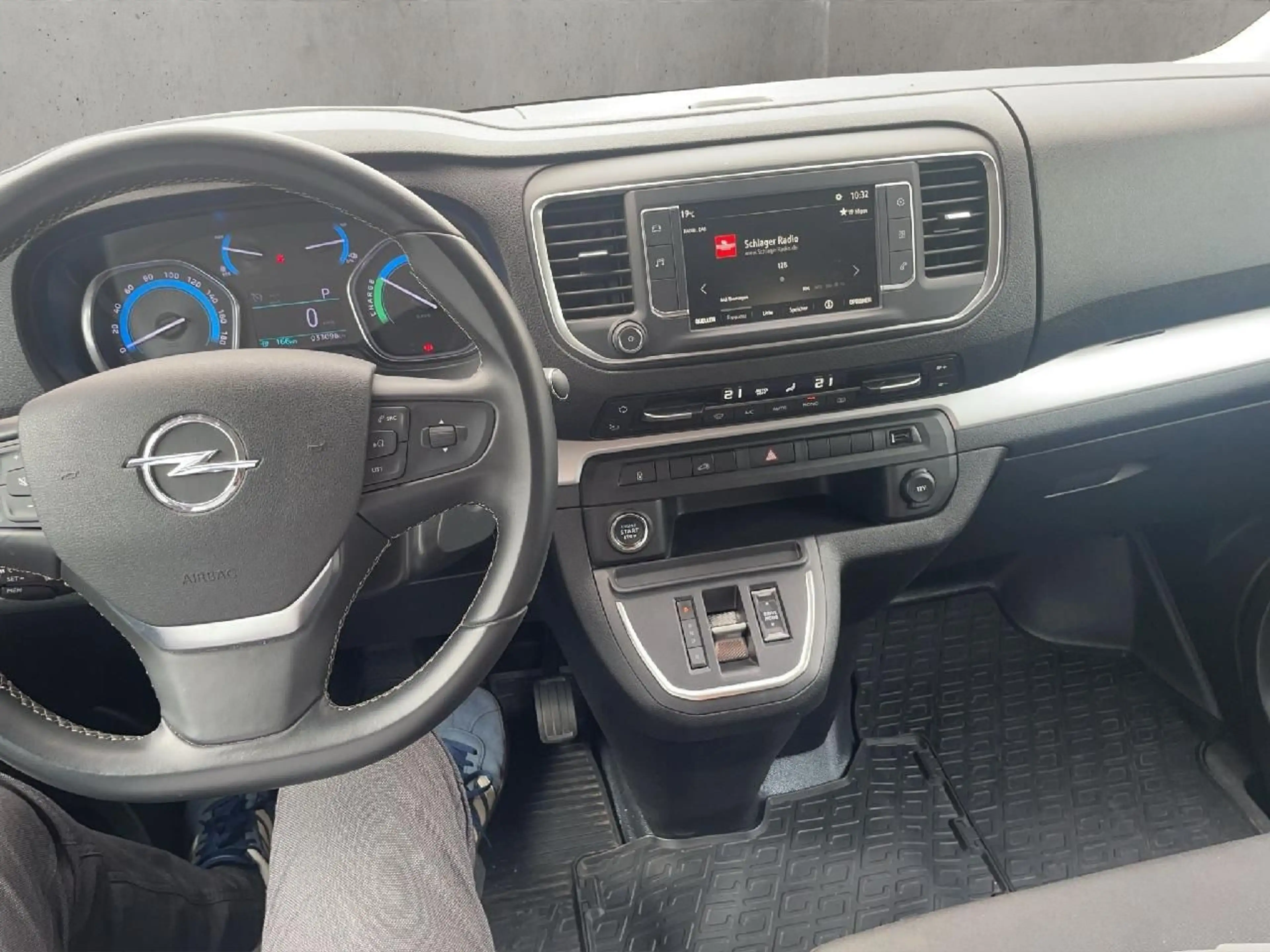 Opel Vivaro Kasten -e Basis L — photo 12