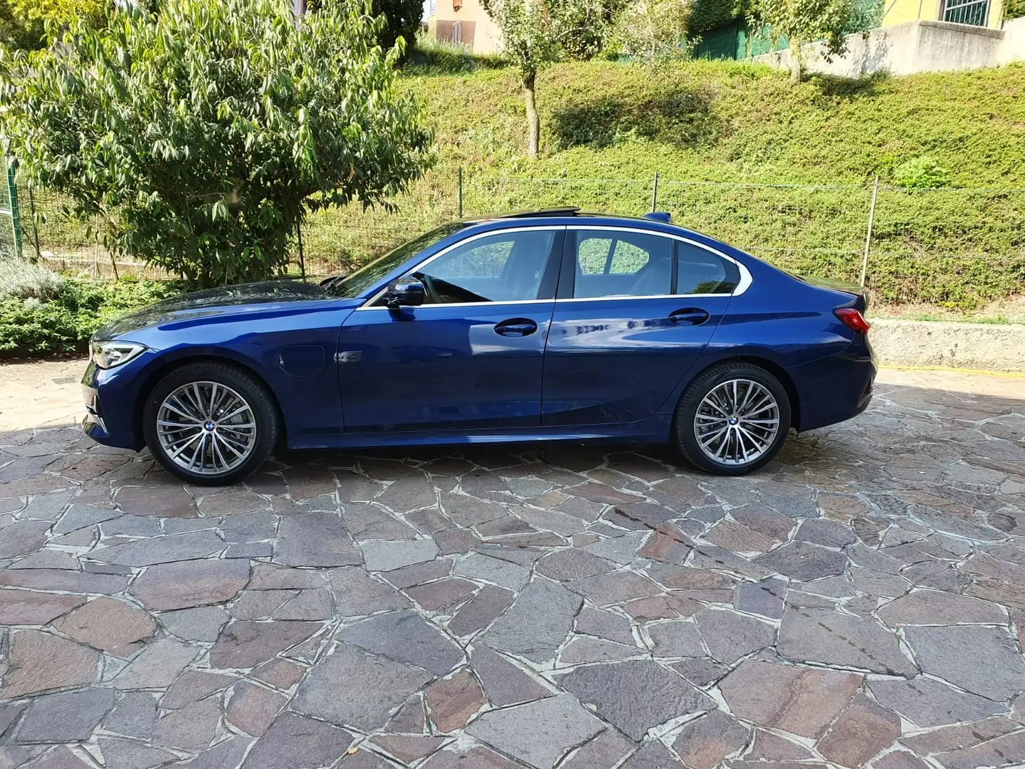 BMW 330 Serie 3 G20 2019 Berlina 330e auto Blu/Azzurro - 2