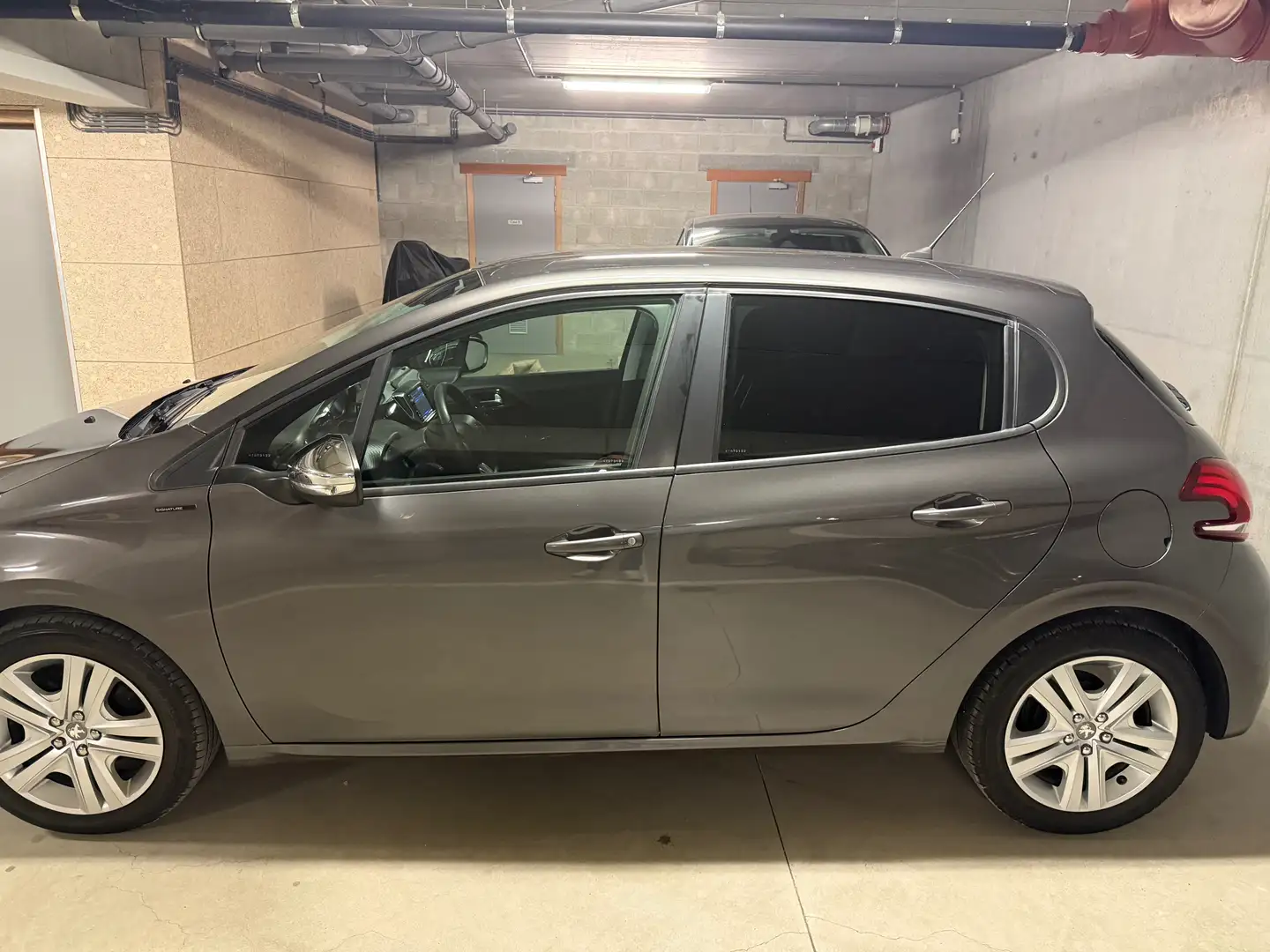 Peugeot 208 208 1.2i PureTech Signature S Grigio - 1