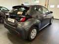 Toyota Yaris 116H DYNAMIC 5P MY21 Gris - thumbnail 3