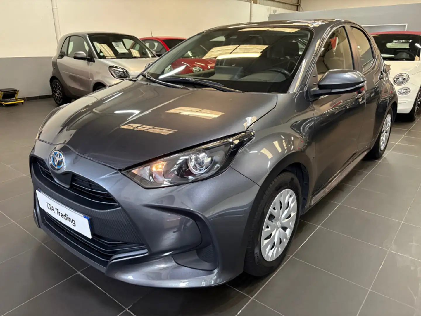 Toyota Yaris 116H DYNAMIC 5P MY21 Gris - 1
