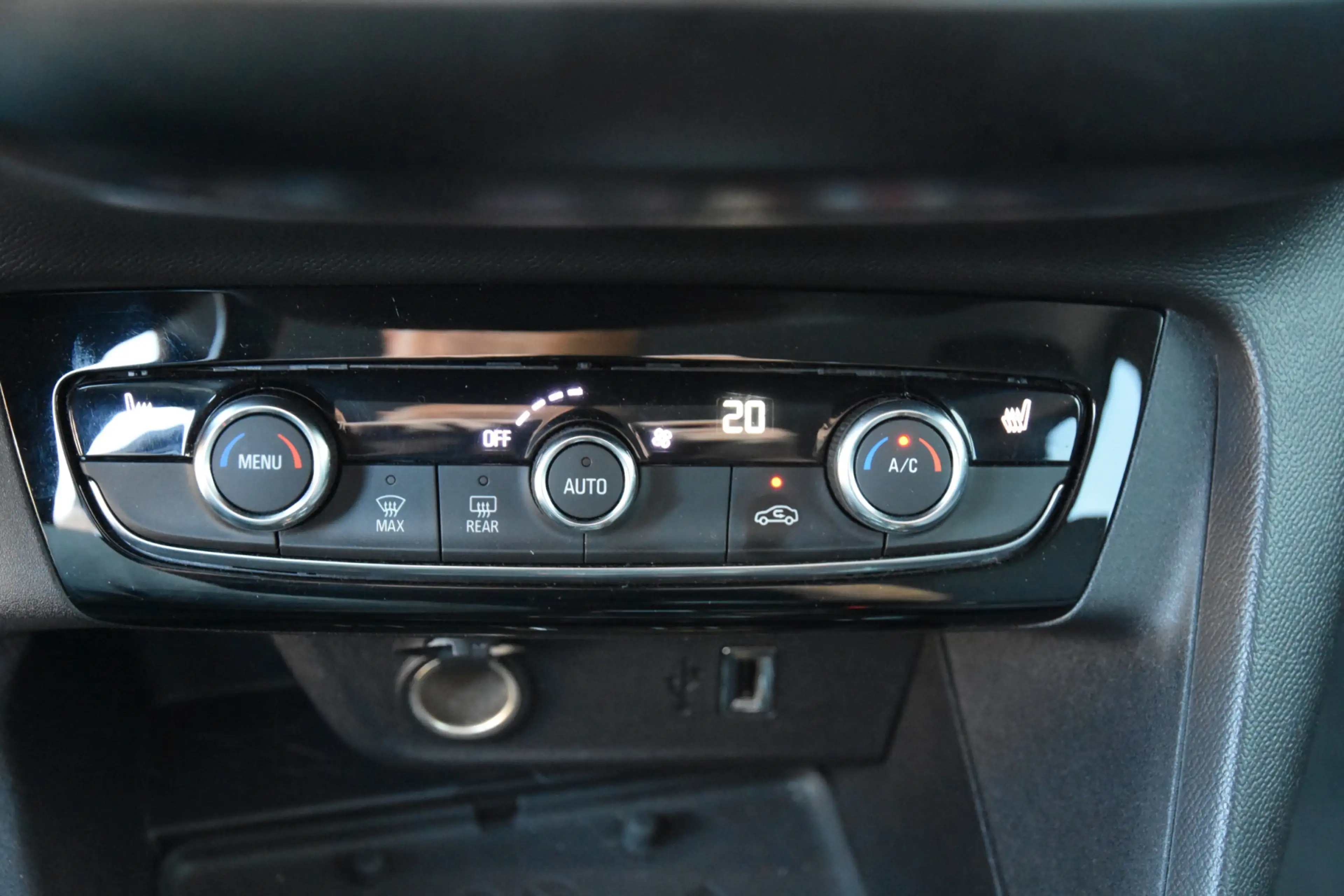 Opel Corsa-e Elegance 50 kWh | SOH 93,1% — photo 17