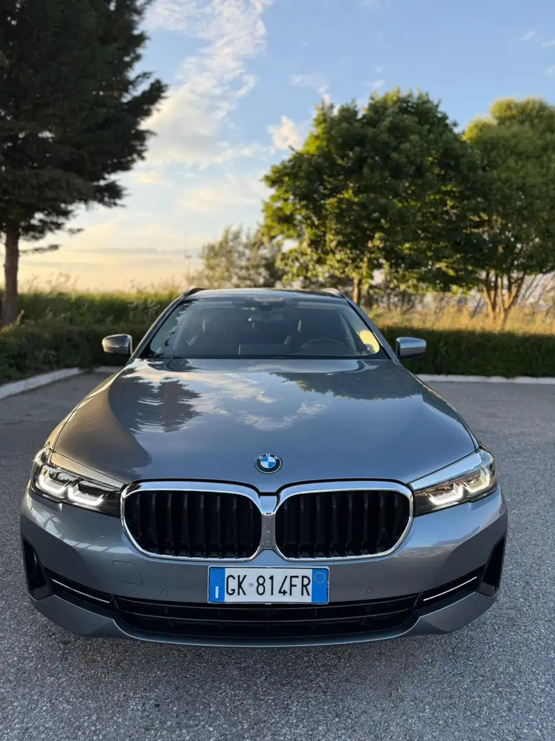 BMW 520 d Touring mhev 48V xdrive Business auto Grigio - 1