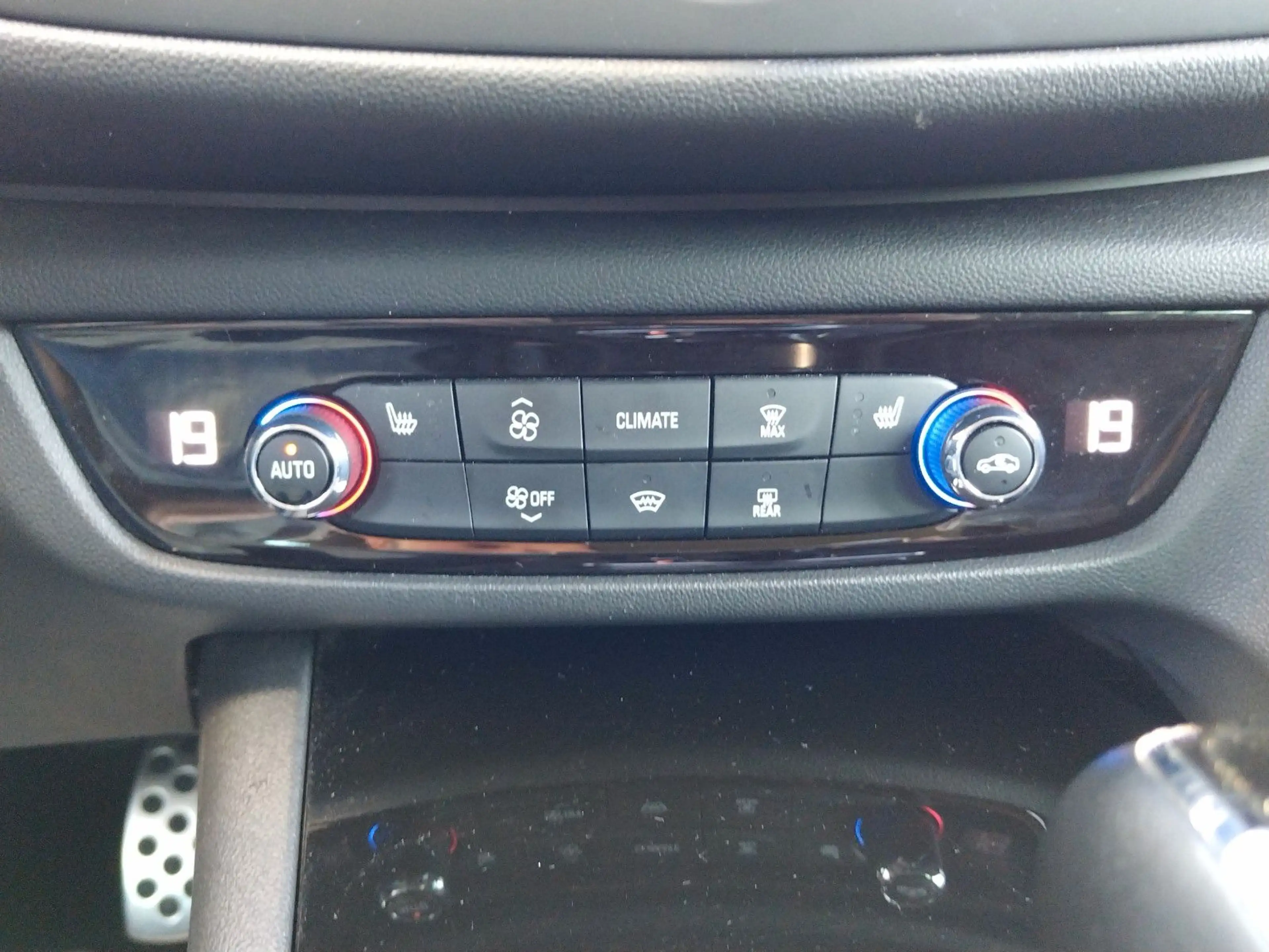 Opel Insignia B Sports Tourer Dynamic+NAVI+CAM+LED — photo 24