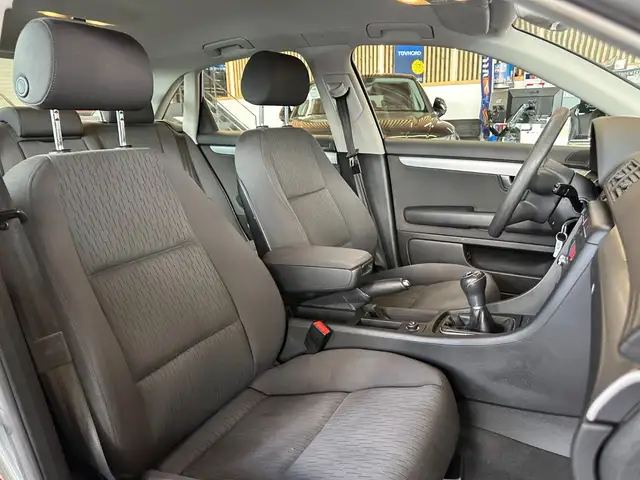 Audi A4 view 8