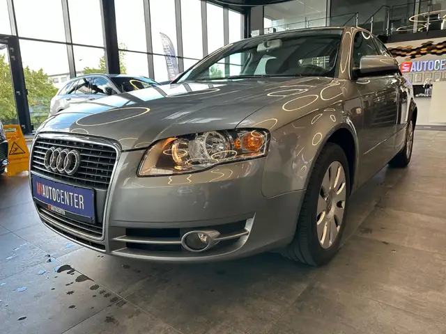 Audi A4 view 4