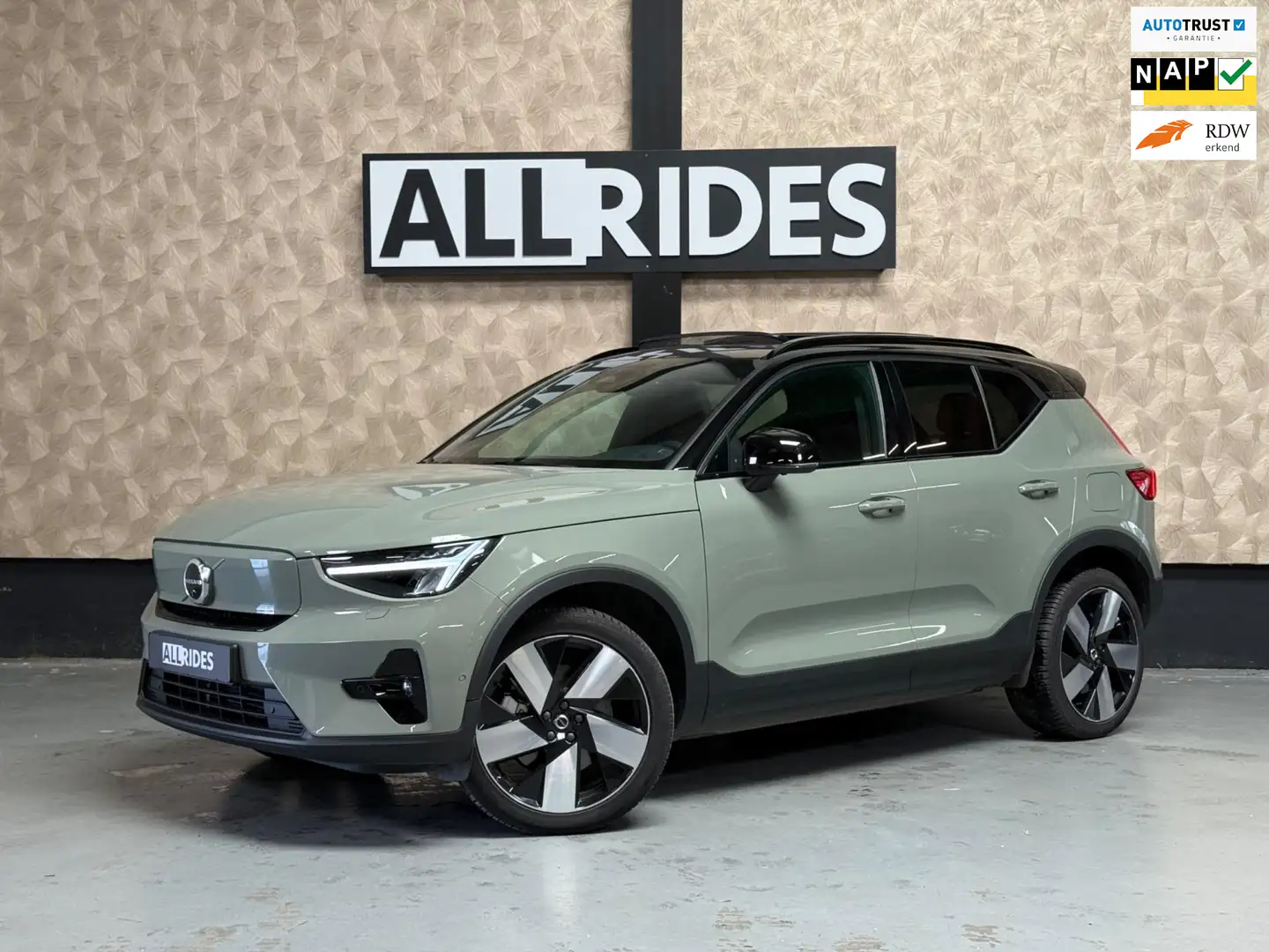 Volvo XC40 Recharge Ultimate 70 kWh | Pano | ACC | keyless | Groen - 1