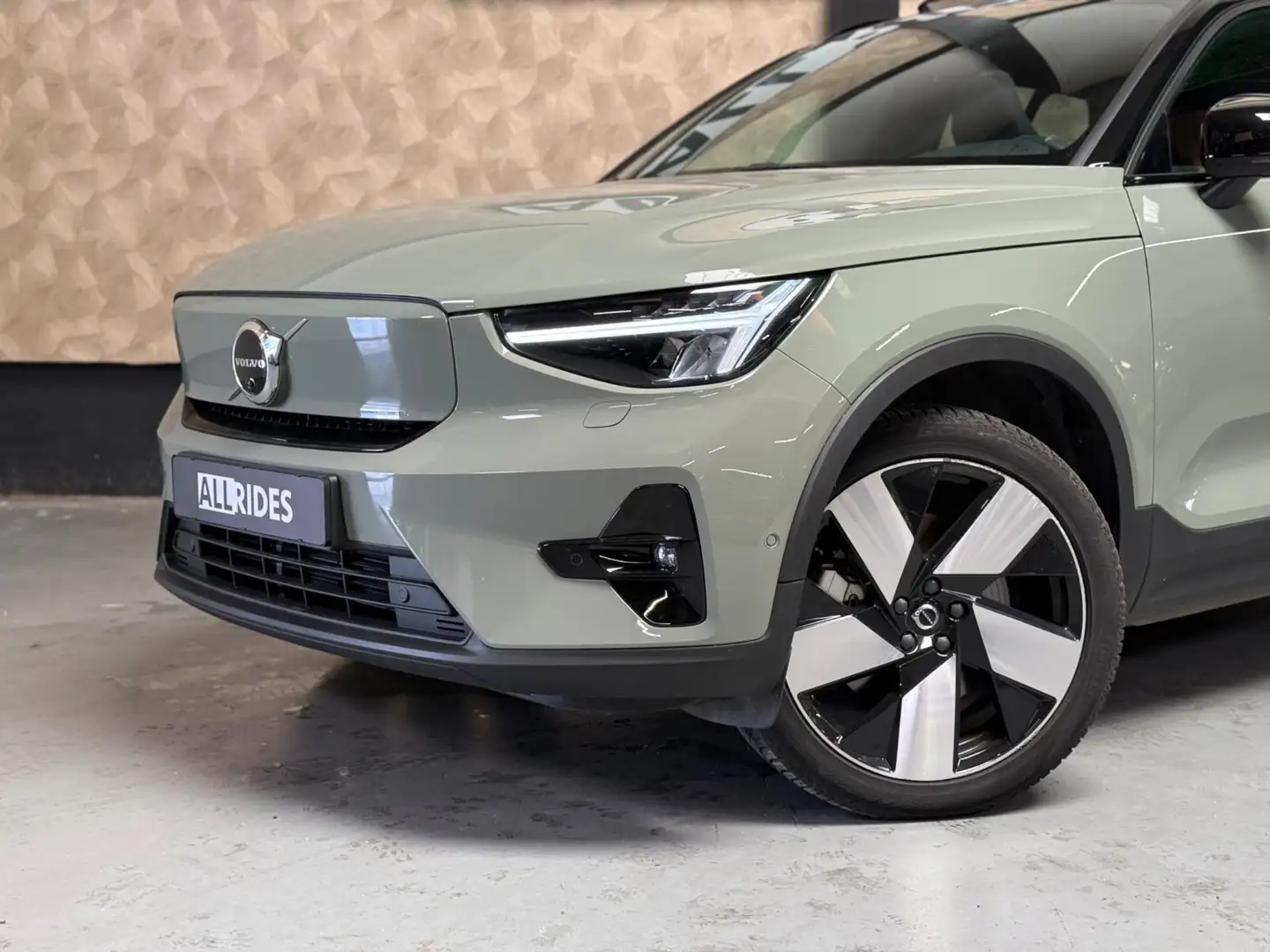 Volvo XC40 Recharge Ultimate 70 kWh | Pano | ACC | keyless | Groen - 2