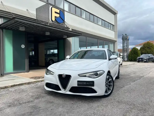 Alfa Romeo Giulia Giulia 2.2 t 150cv auto Tech Edition