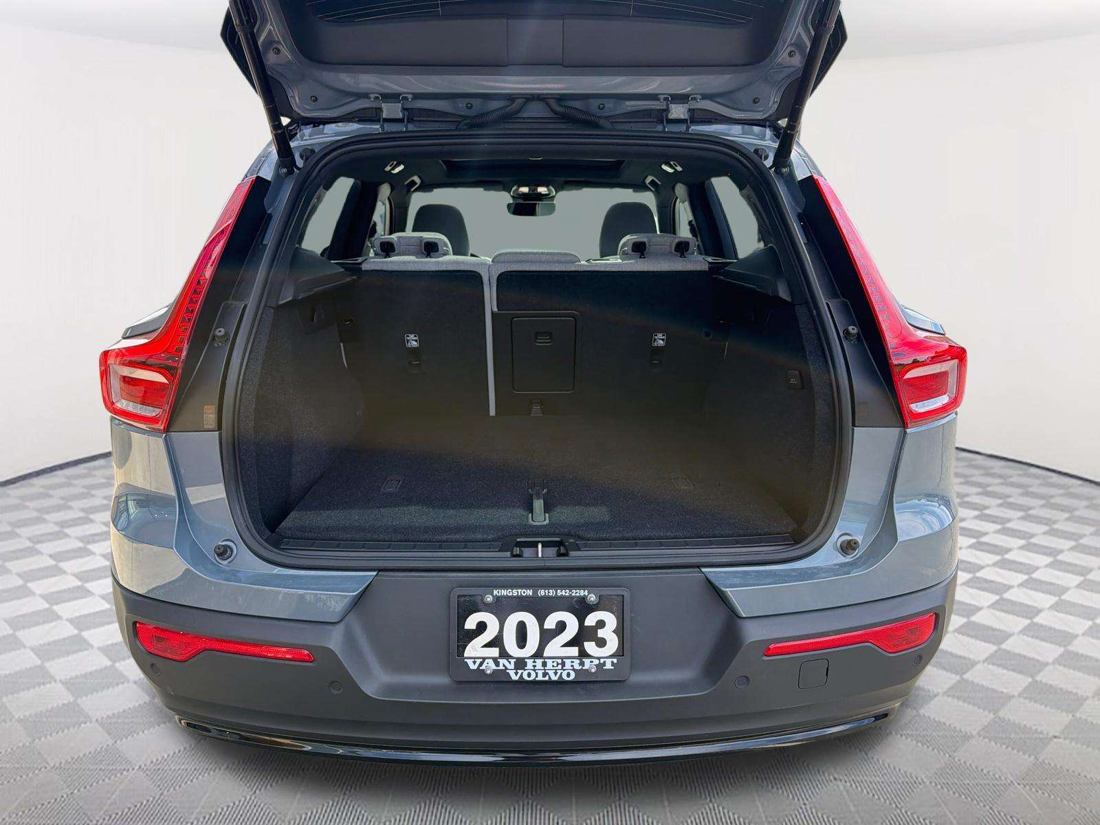 2023 Volvo XC40 Plus|Retired Courtesy Car|3.99% financing 24 mths thumb 8