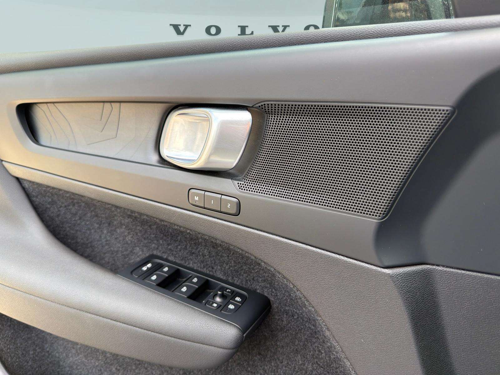 2023 Volvo XC40 Plus|Retired Courtesy Car|3.99% financing 24 mths thumb 20