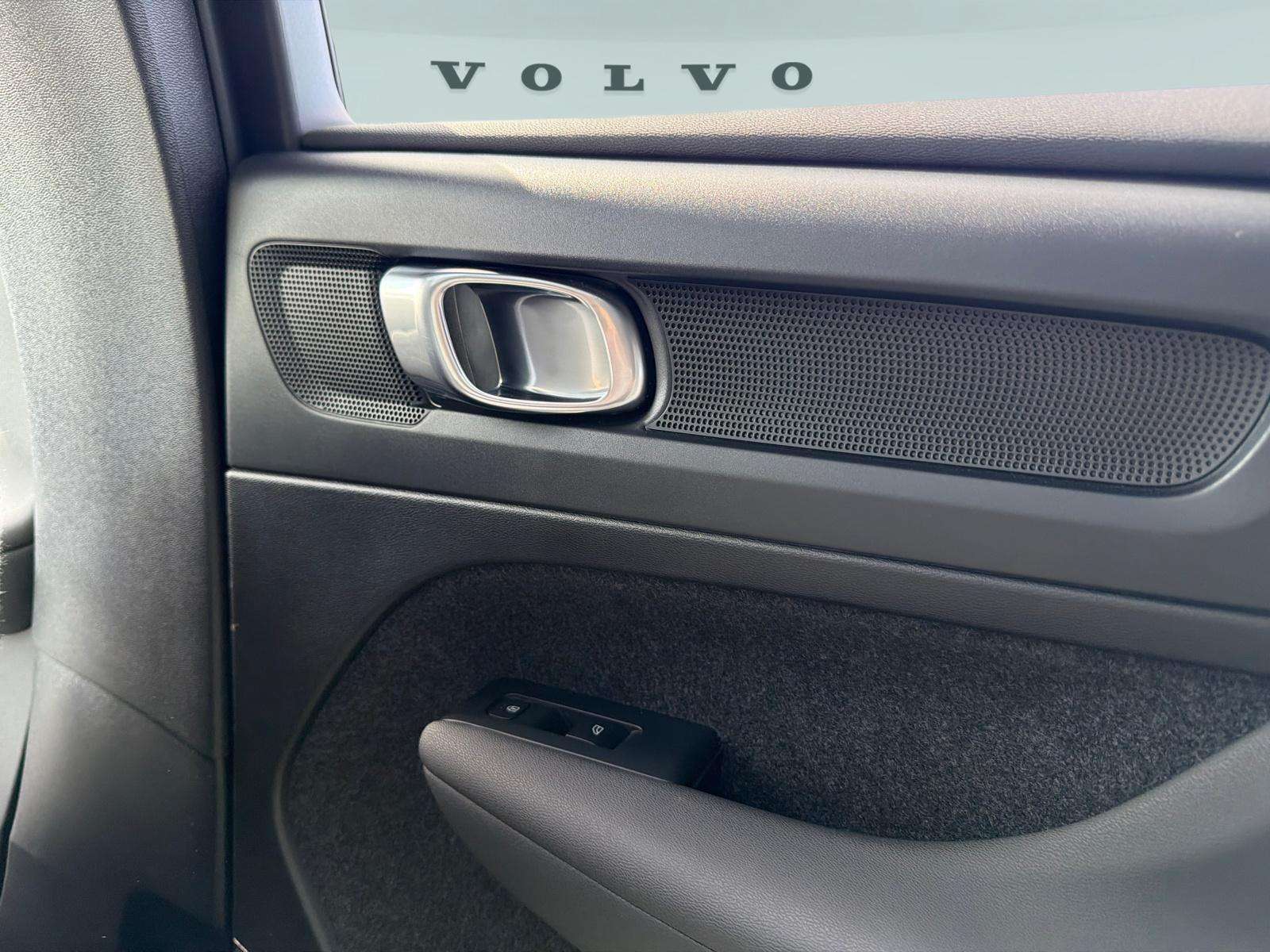 2023 Volvo XC40 Plus|Retired Courtesy Car|3.99% financing 24 mths thumb 29