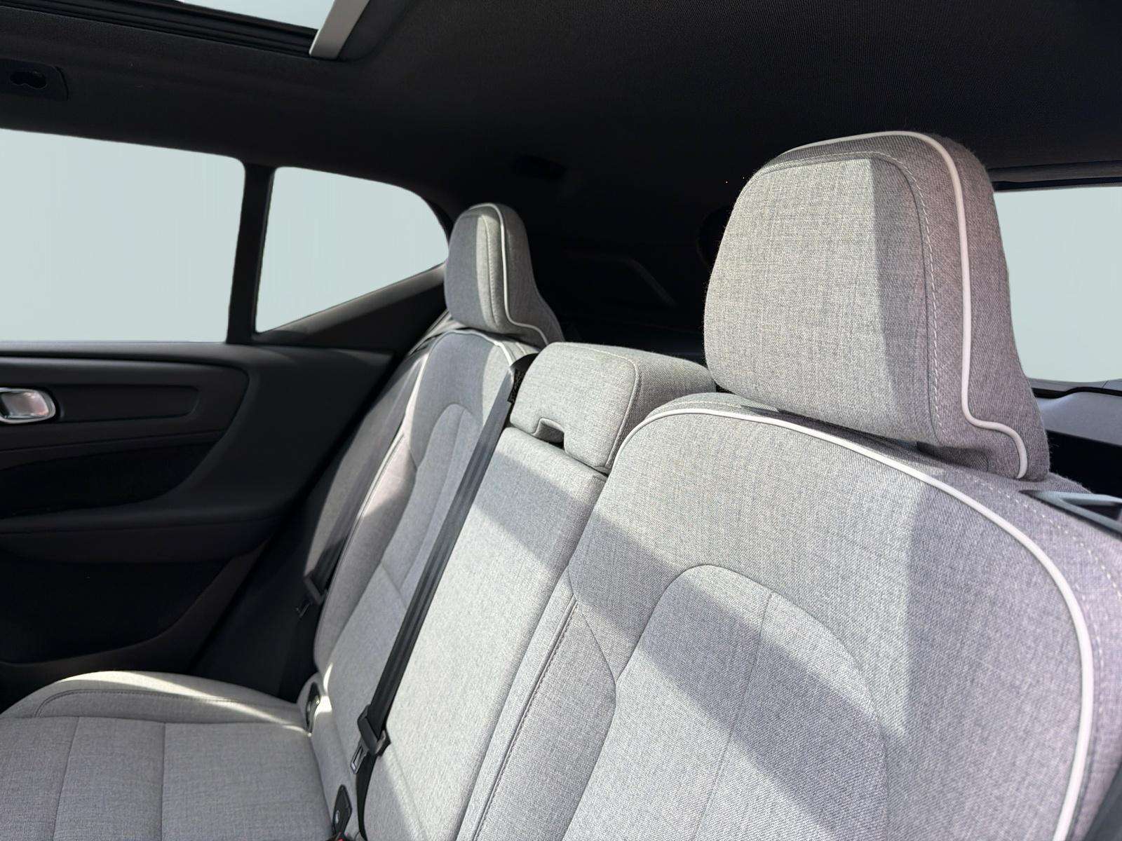 2023 Volvo XC40 Plus|Retired Courtesy Car|3.99% financing 24 mths thumb 22