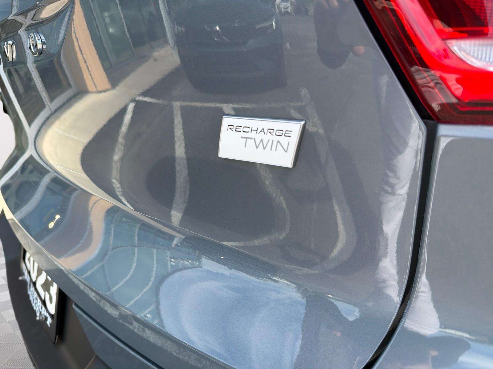 2023 Volvo XC40 Plus|Retired Courtesy Car|3.99% financing 24 mths thumb 31