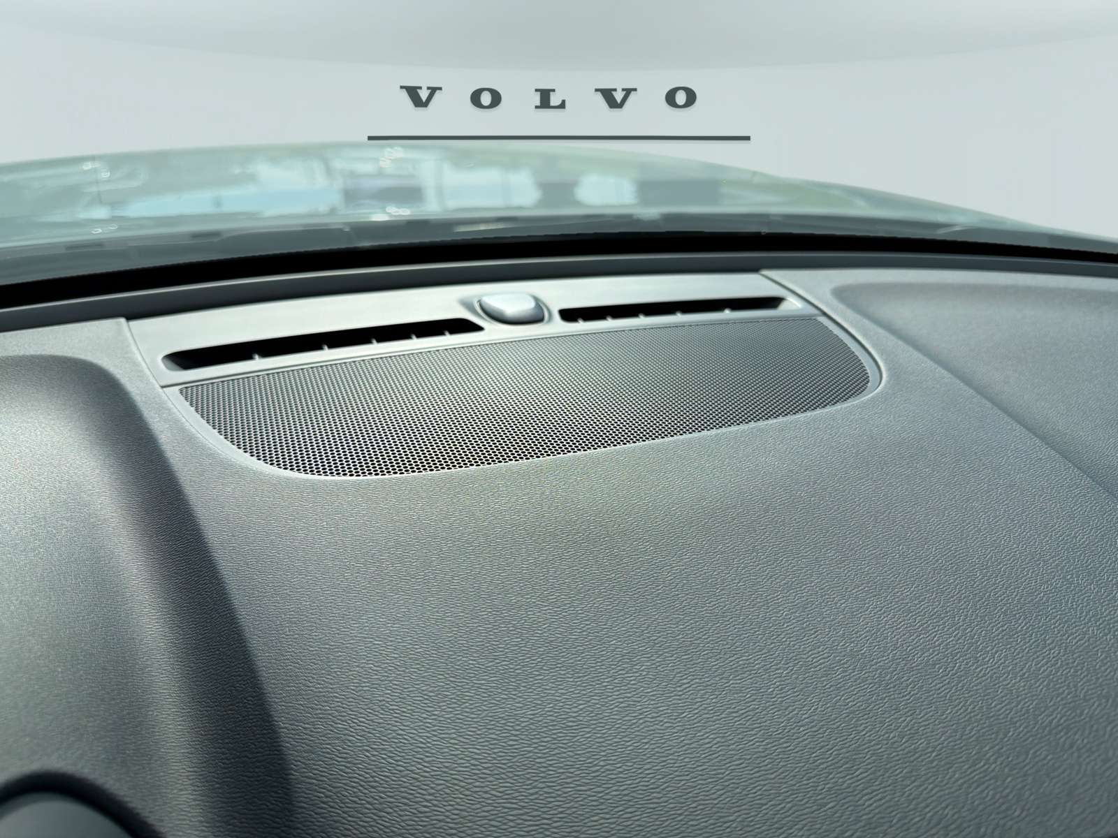 2023 Volvo XC40 Plus|Retired Courtesy Car|3.99% financing 24 mths thumb 21