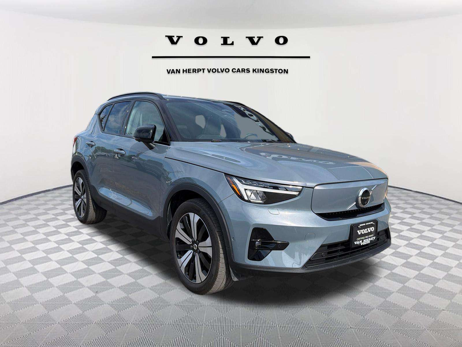 2023 Volvo XC40 Plus|Retired Courtesy Car|3.99% financing 24 mths