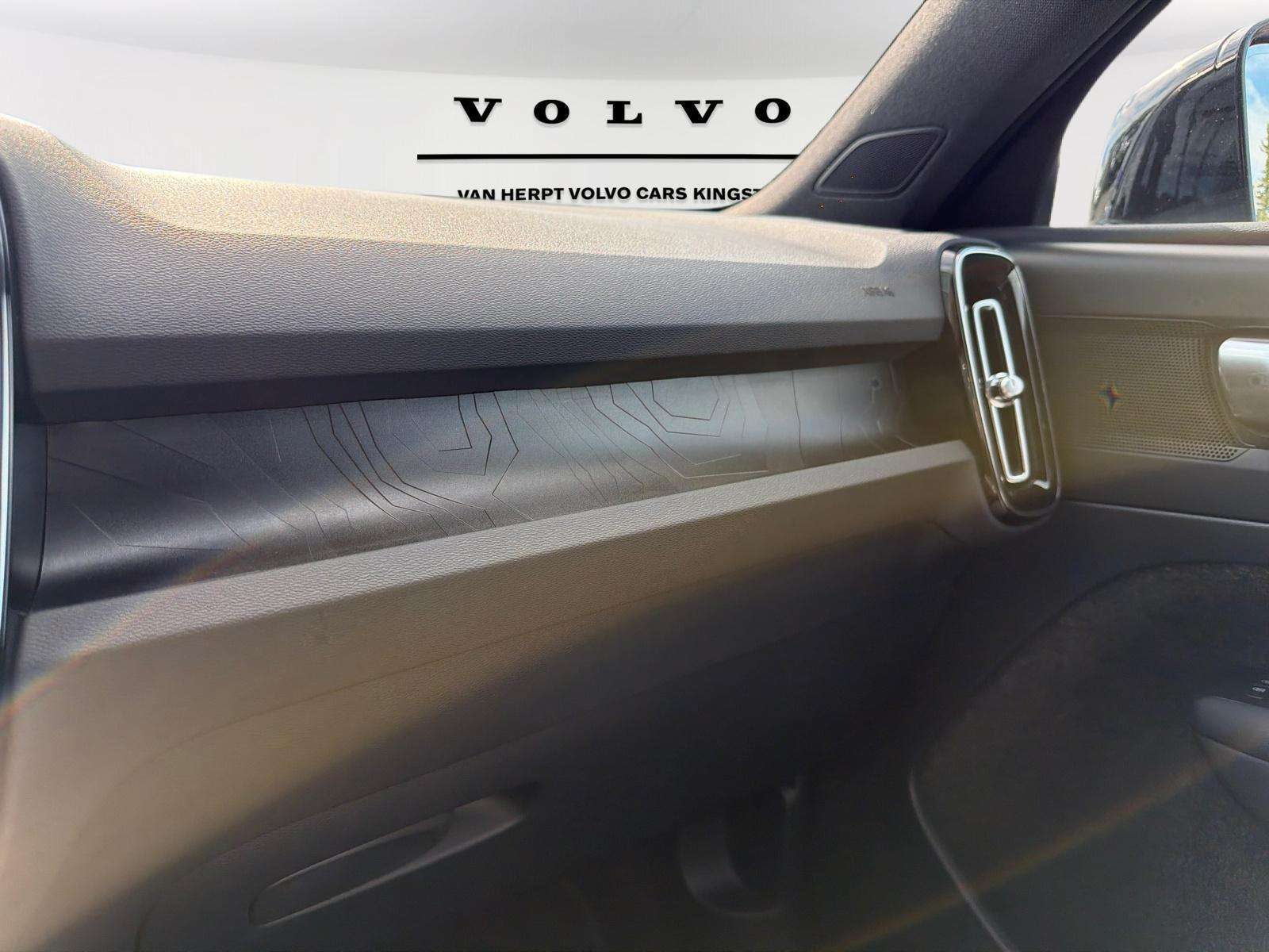 2023 Volvo XC40 Plus|Retired Courtesy Car|3.99% financing 24 mths thumb 17