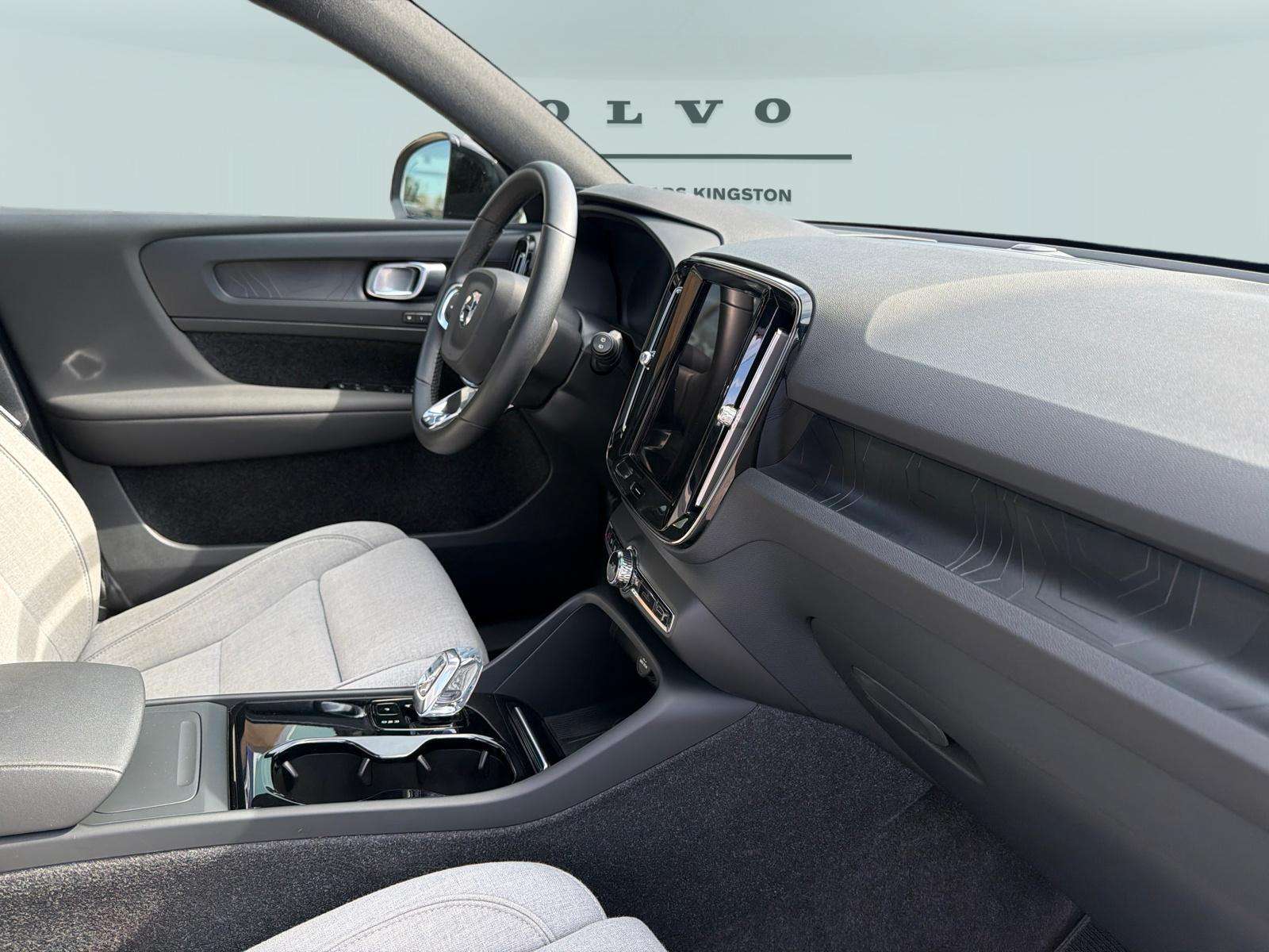 2023 Volvo XC40 Plus|Retired Courtesy Car|3.99% financing 24 mths thumb 32