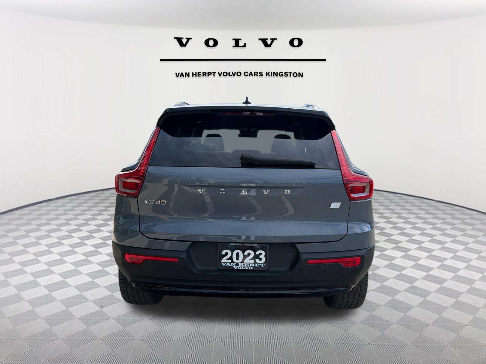 2023 Volvo XC40 Plus|Retired Courtesy Car|3.99% financing 24 mths thumb 7