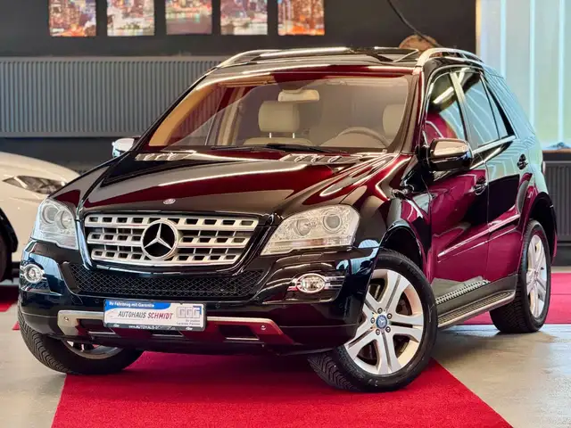 Mercedes-Benz ML 500 Offroadpaket AHK Airmatic Glasdach Comand