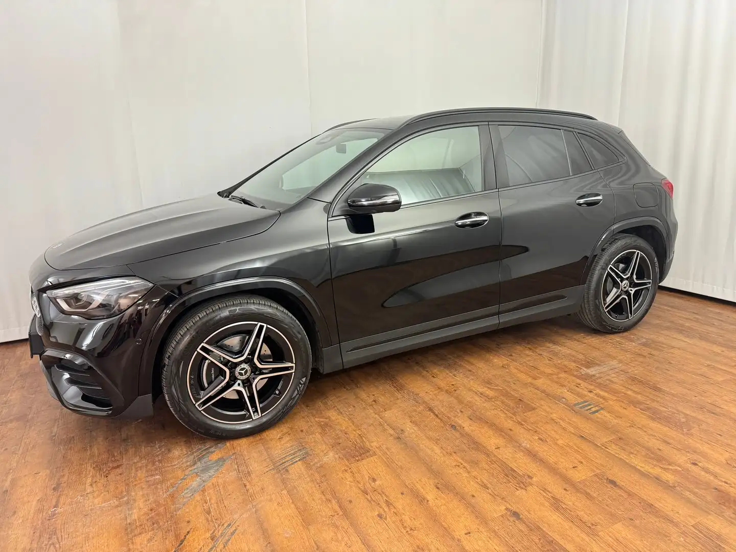 Mercedes-Benz GLA 200 200 d 4matic Entry Österreich-Editio Schwarz - 2