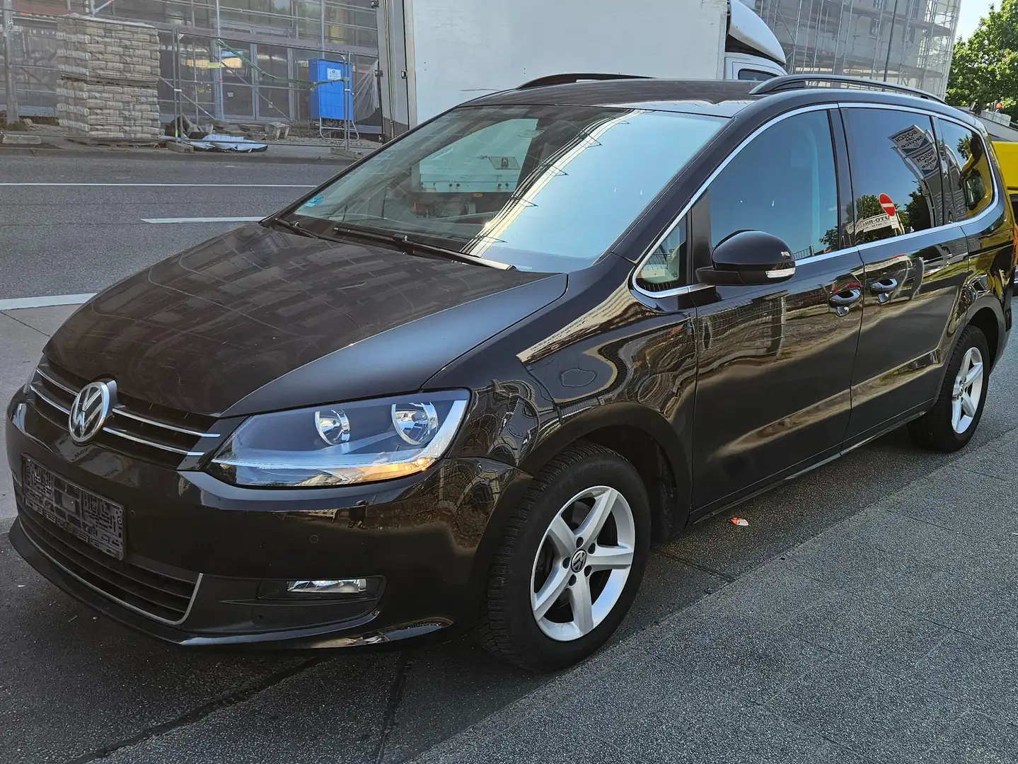 Volkswagen Sharan 2.0 TDI DSG 7 Sitze Černá - 2