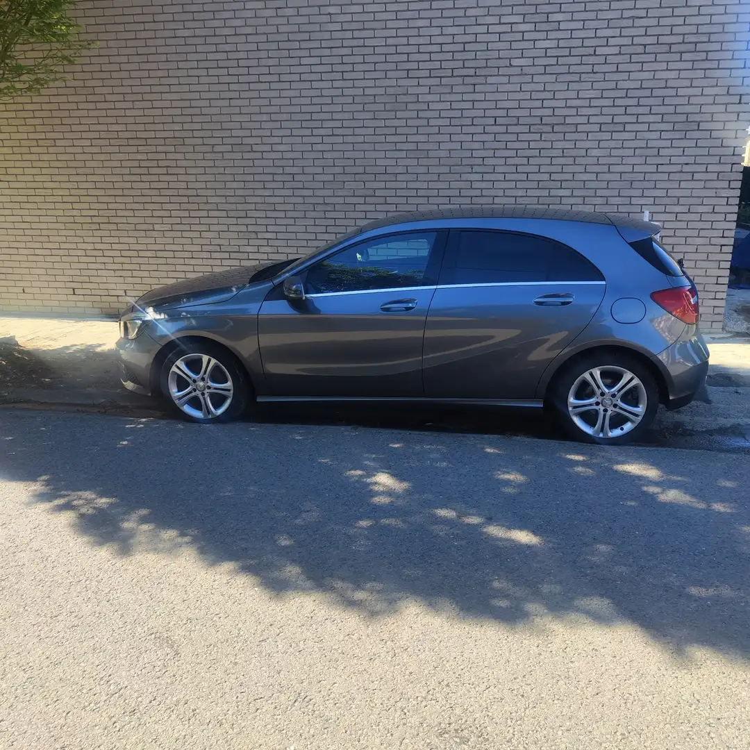 Mercedes-Benz A 180 Classe BlueEFFICIENCY Sensation 7-G DCT - 2
