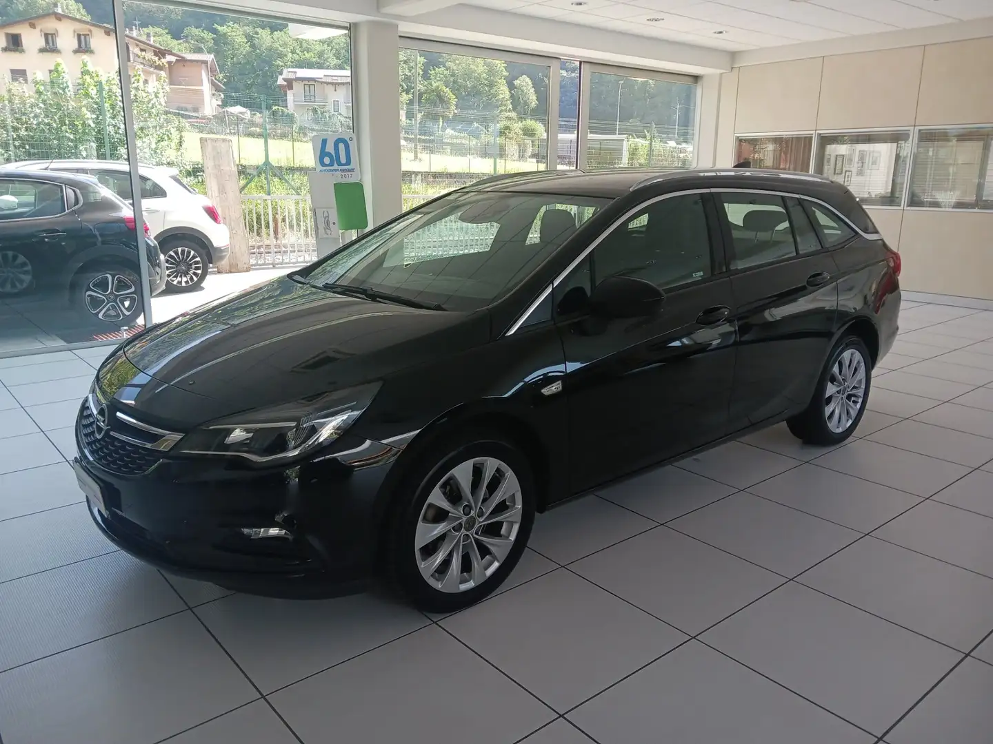 Opel Astra 1.4 Turbo 110CV EcoM Sports Tourer Innovation Noir - 1