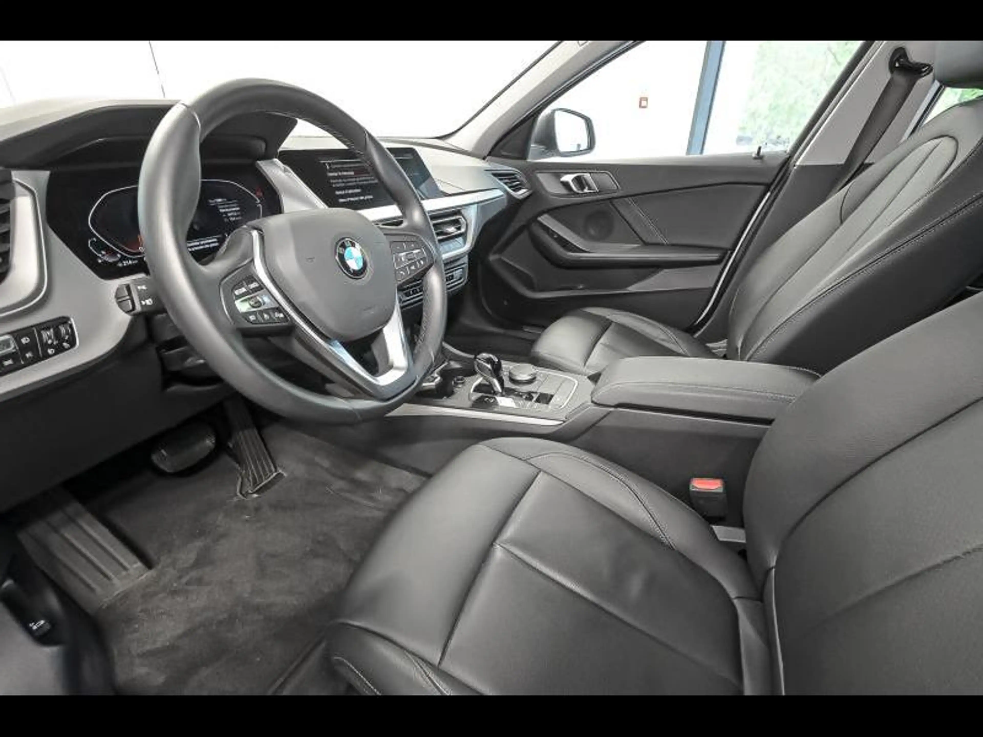 BMW 118 i Hatch — photo 6