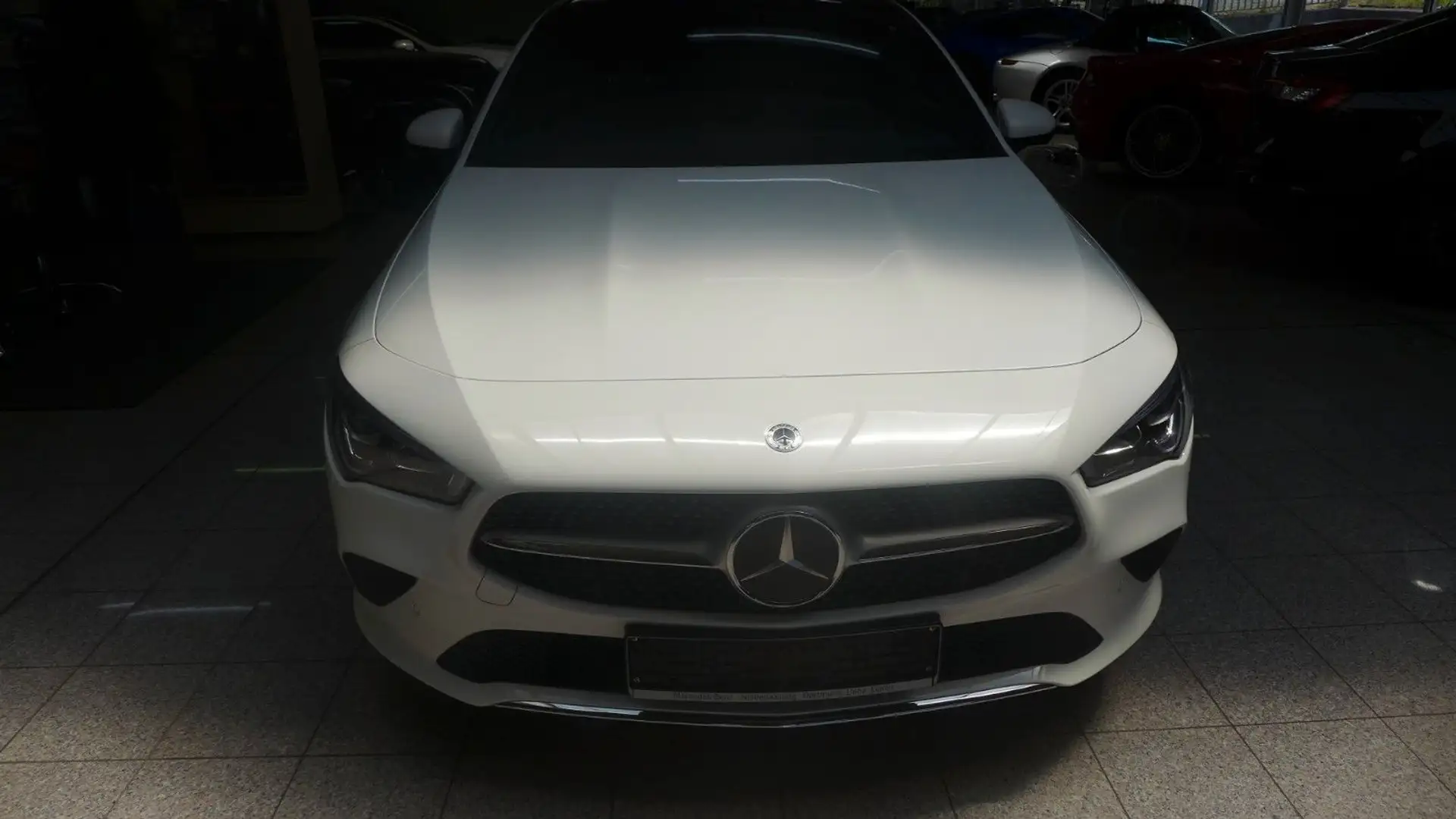 Mercedes-Benz CLA 180 CLA-Shooting Brake AUT -Progressive-PANO Blanc - 2