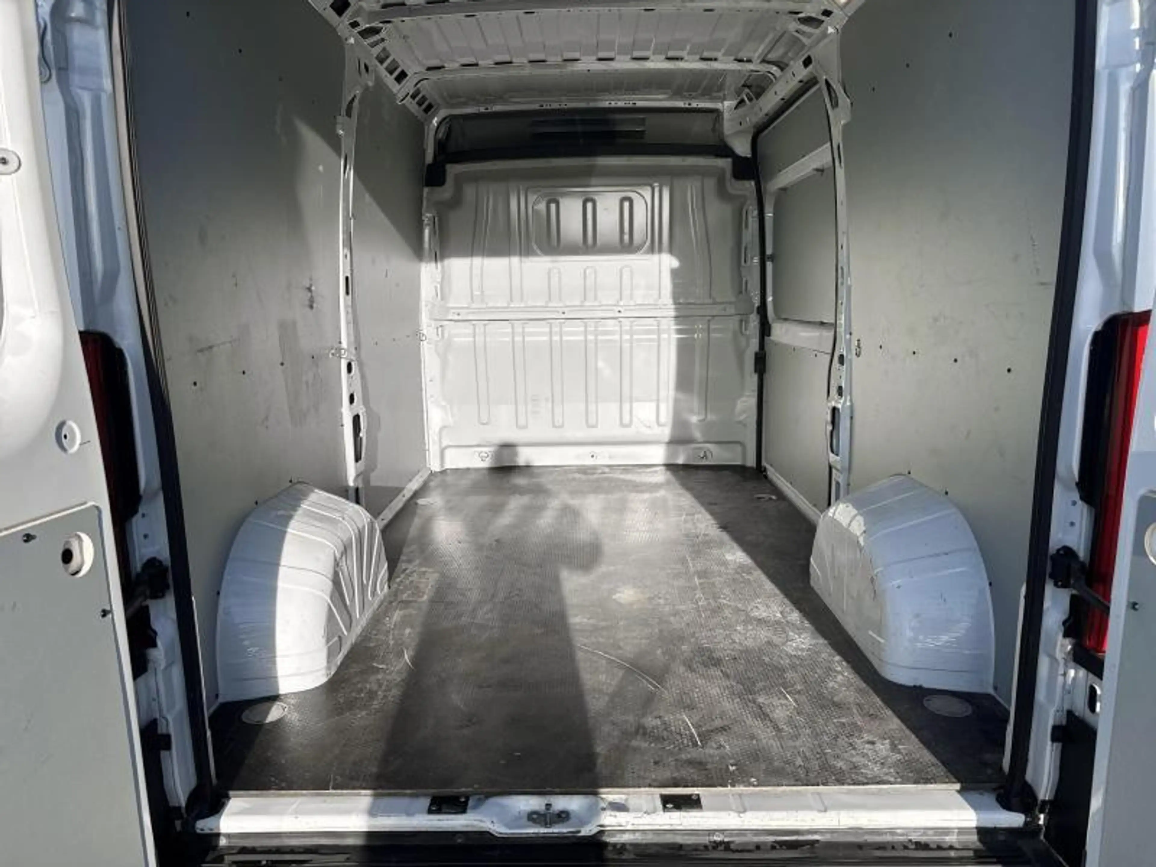 Peugeot Boxer III — photo 14