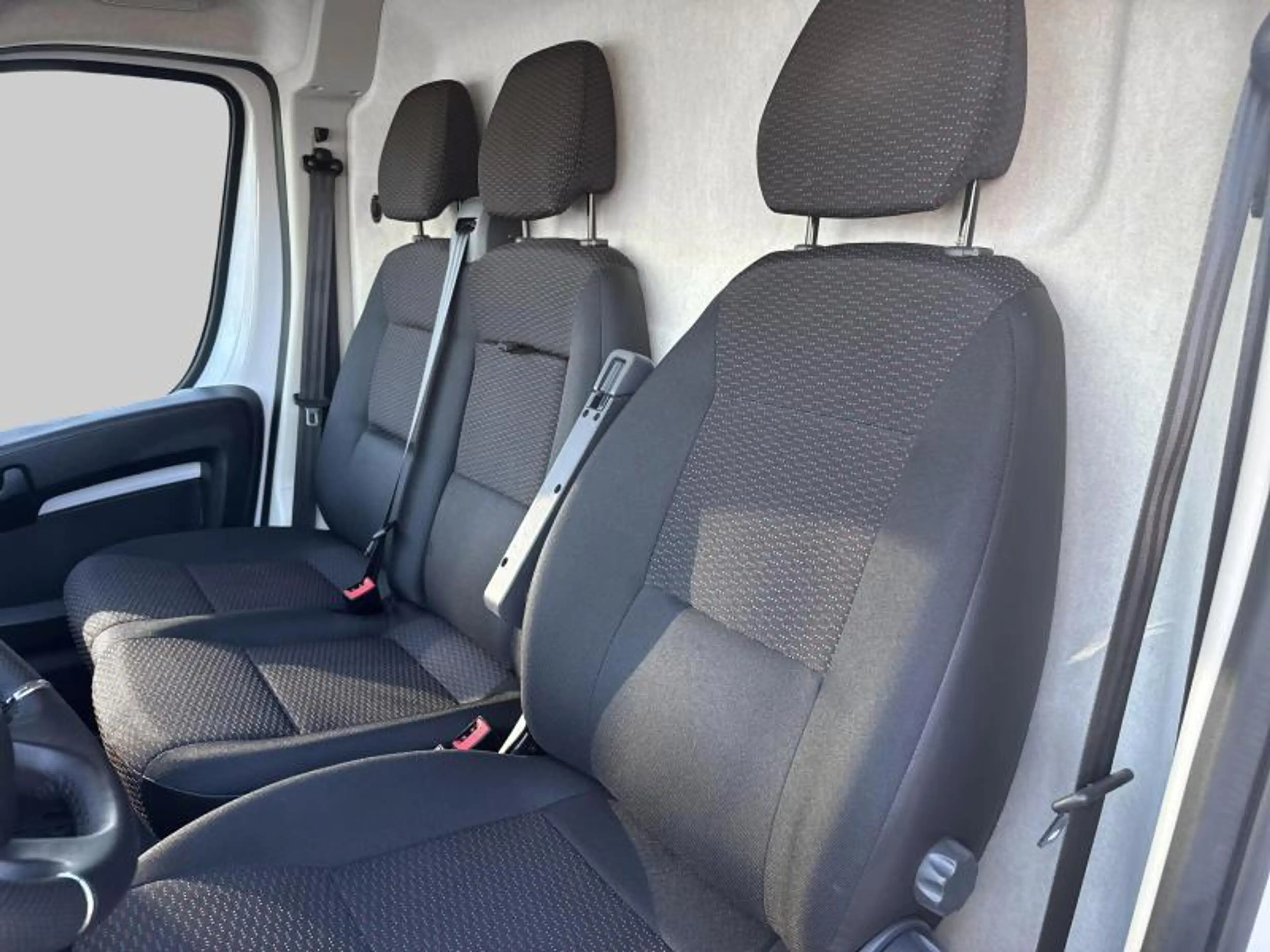 Peugeot Boxer III — photo 15
