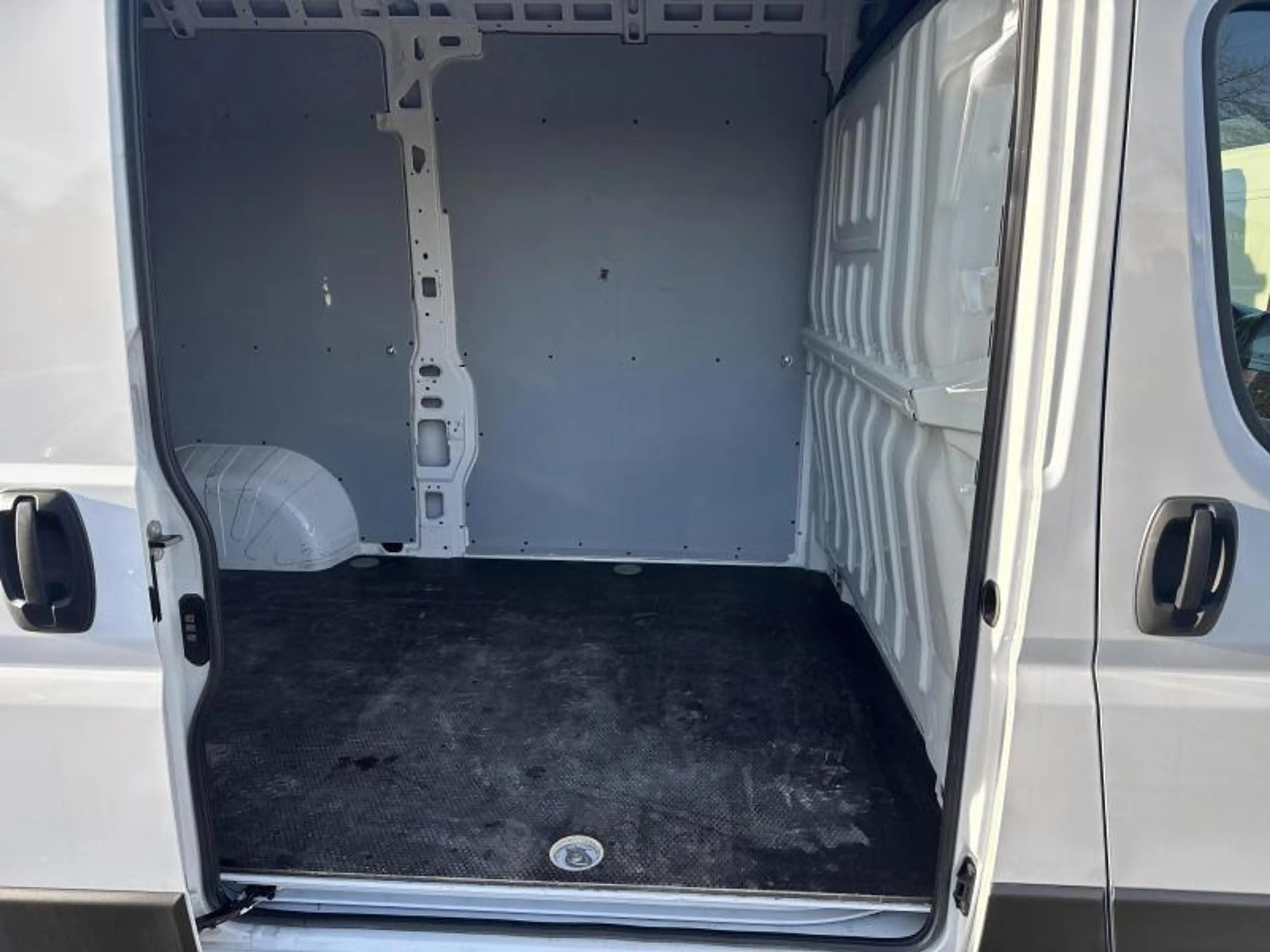 Peugeot Boxer III — photo 10