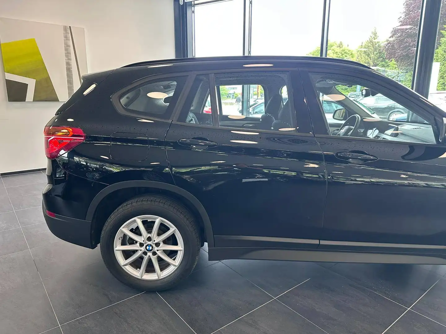 BMW X1 sDrive 18 i Advantage Schwarz - 2