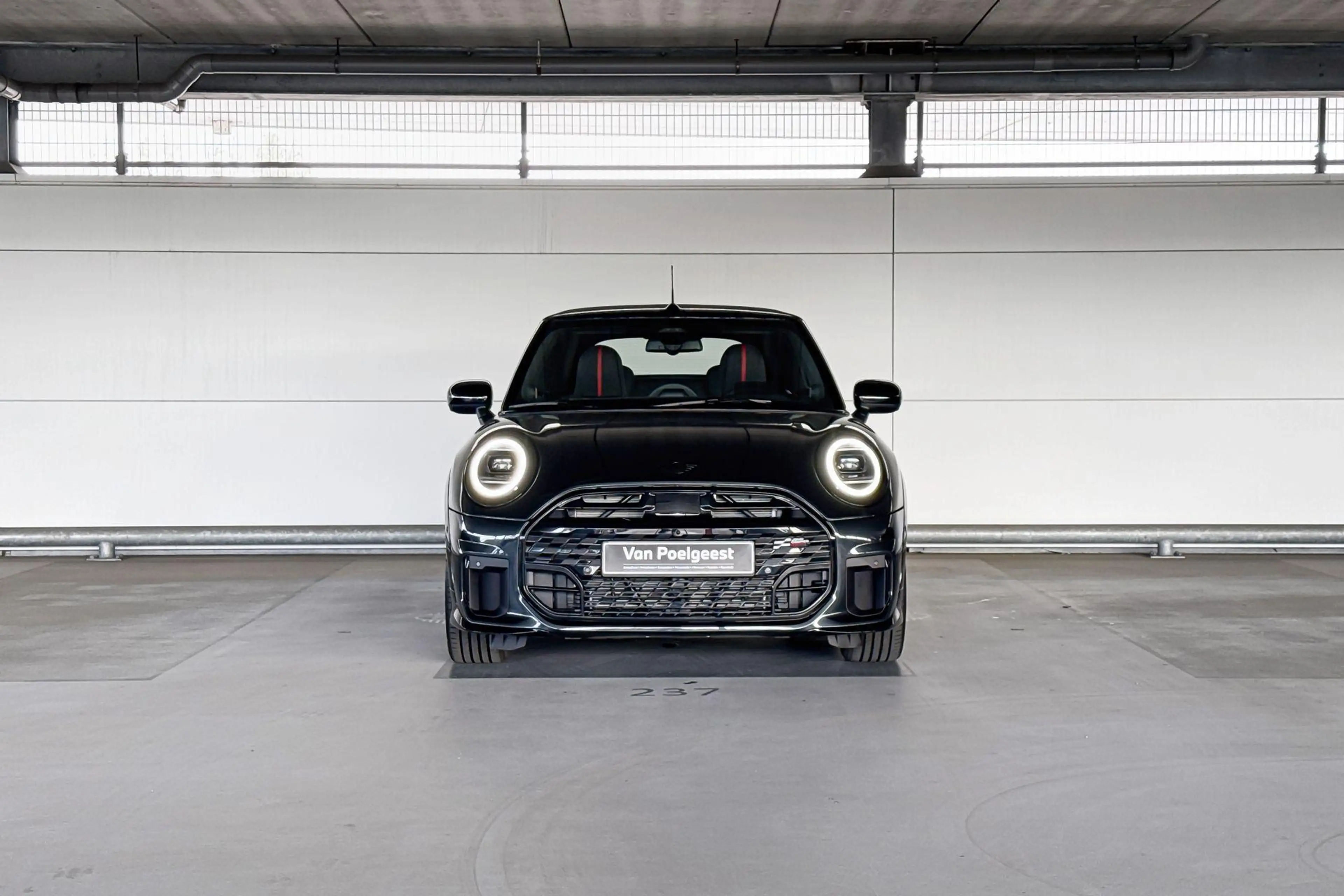 MINI Cooper C Cabrio 2.0 John Cooper Works XL | 17 Inch John Cooper Wor — photo 5