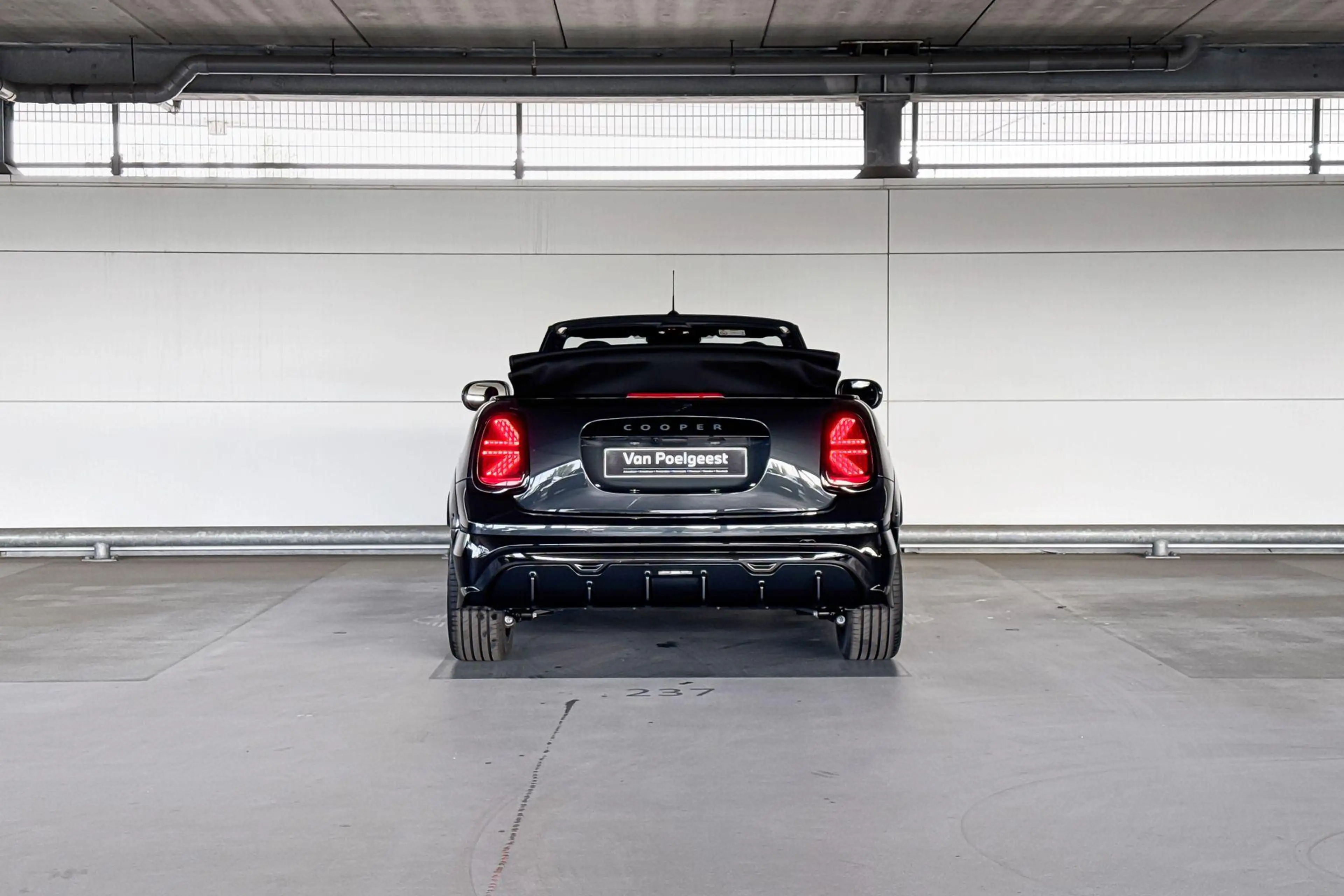 MINI Cooper C Cabrio 2.0 John Cooper Works XL | 17 Inch John Cooper Wor — photo 7