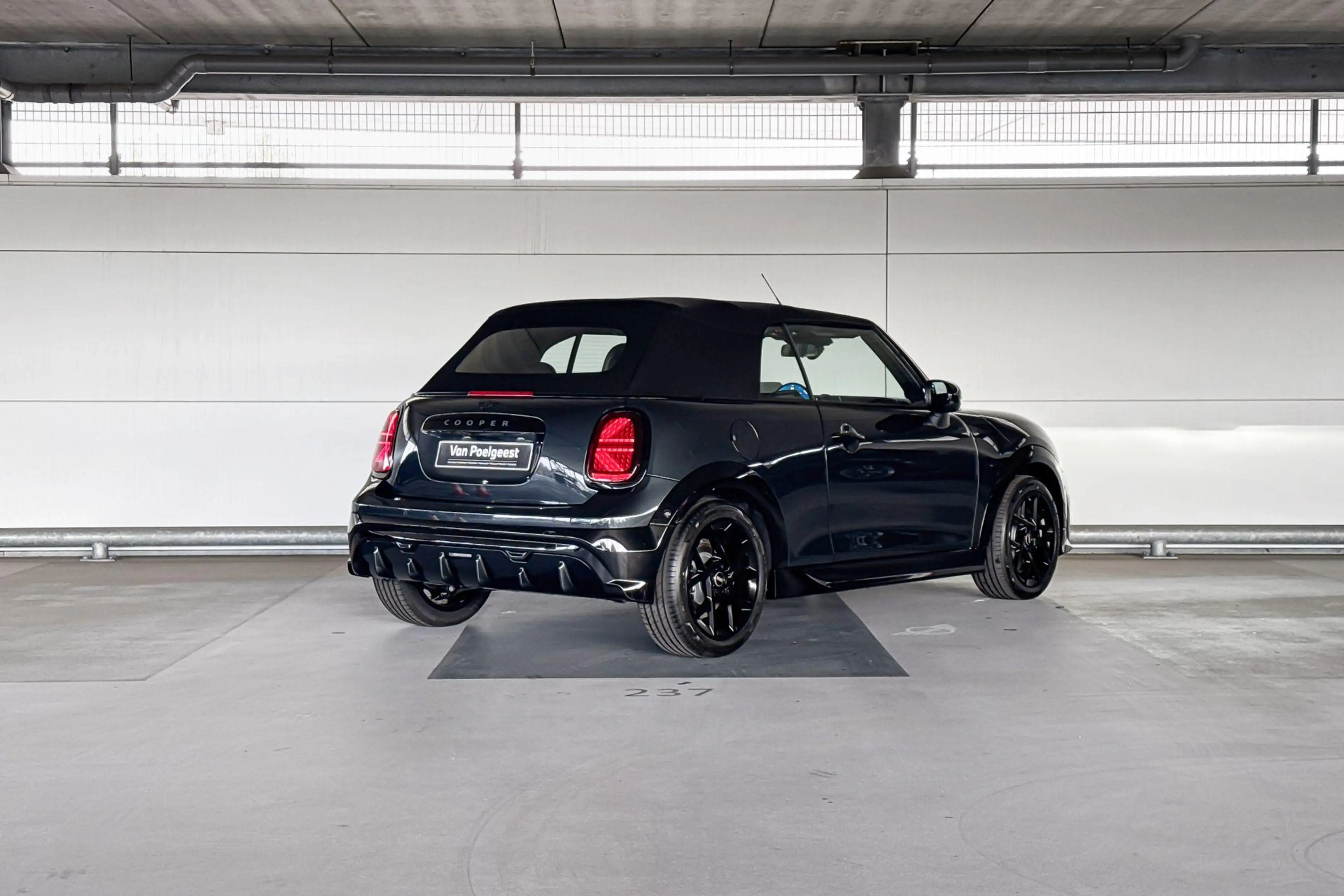 MINI Cooper C Cabrio 2.0 John Cooper Works XL | 17 Inch John Cooper Wor — photo 6