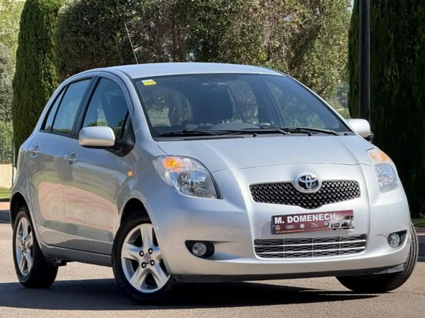Toyota Yaris 1.4 D-4D 5p. M-MT Navi Grijs - 1
