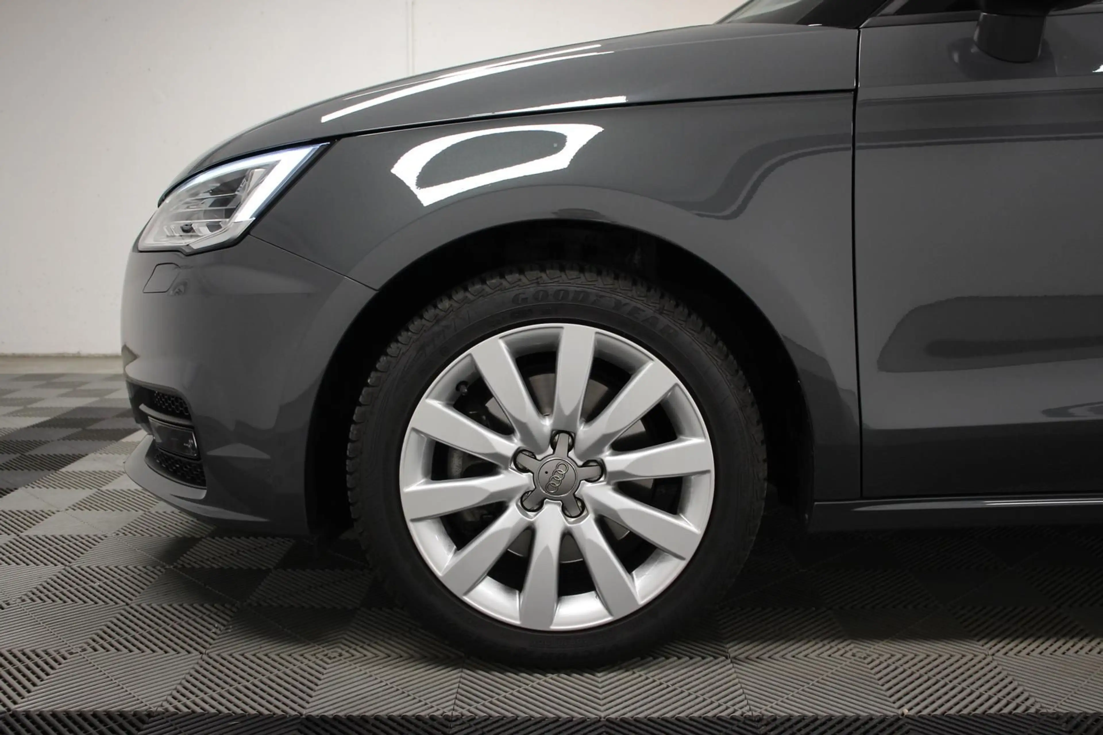 Audi A1 Sportback 1.4 TFSI S-tr. LED SHZ BT NANOGRAU — photo 5