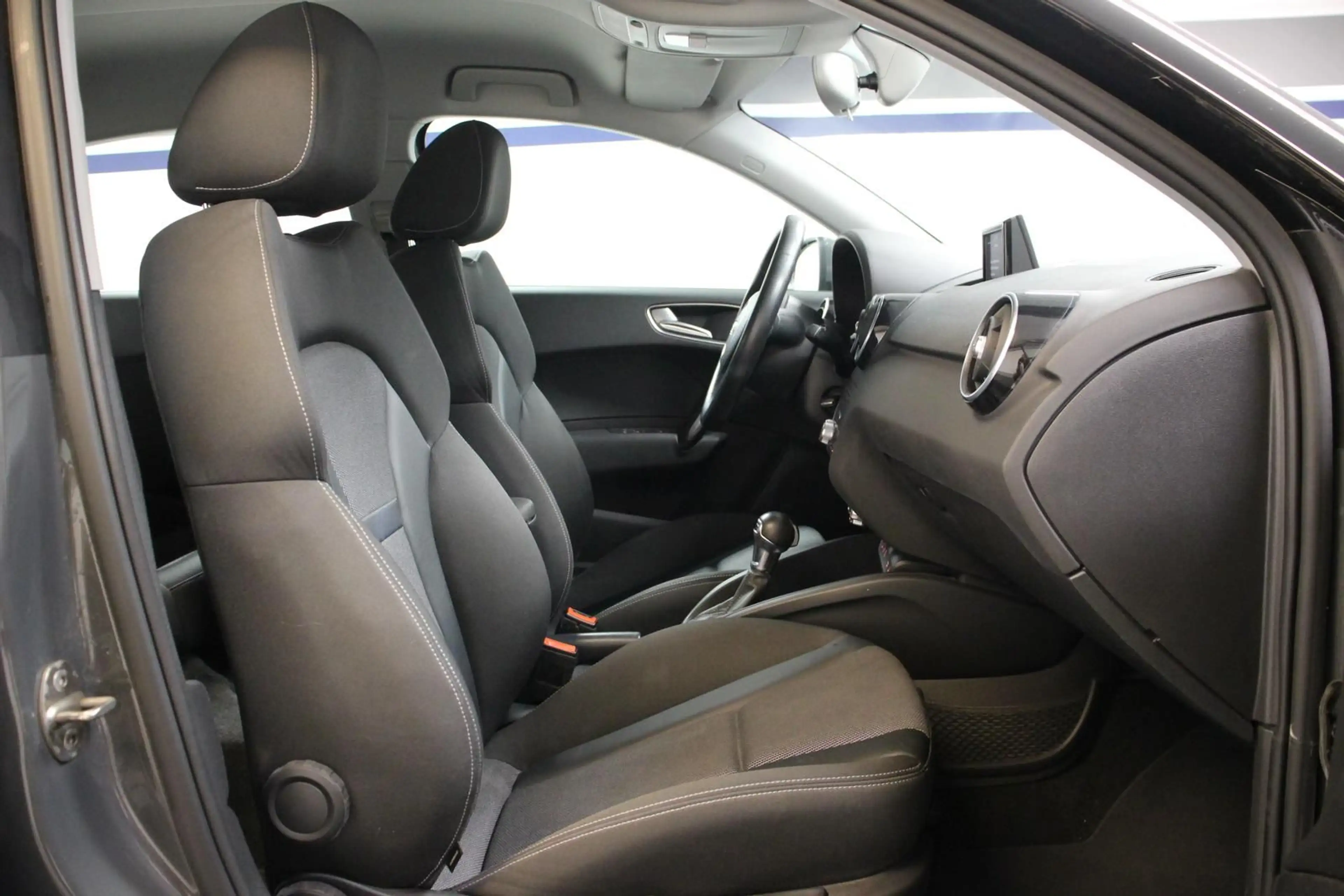 Audi A1 Sportback 1.4 TFSI S-tr. LED SHZ BT NANOGRAU — photo 12