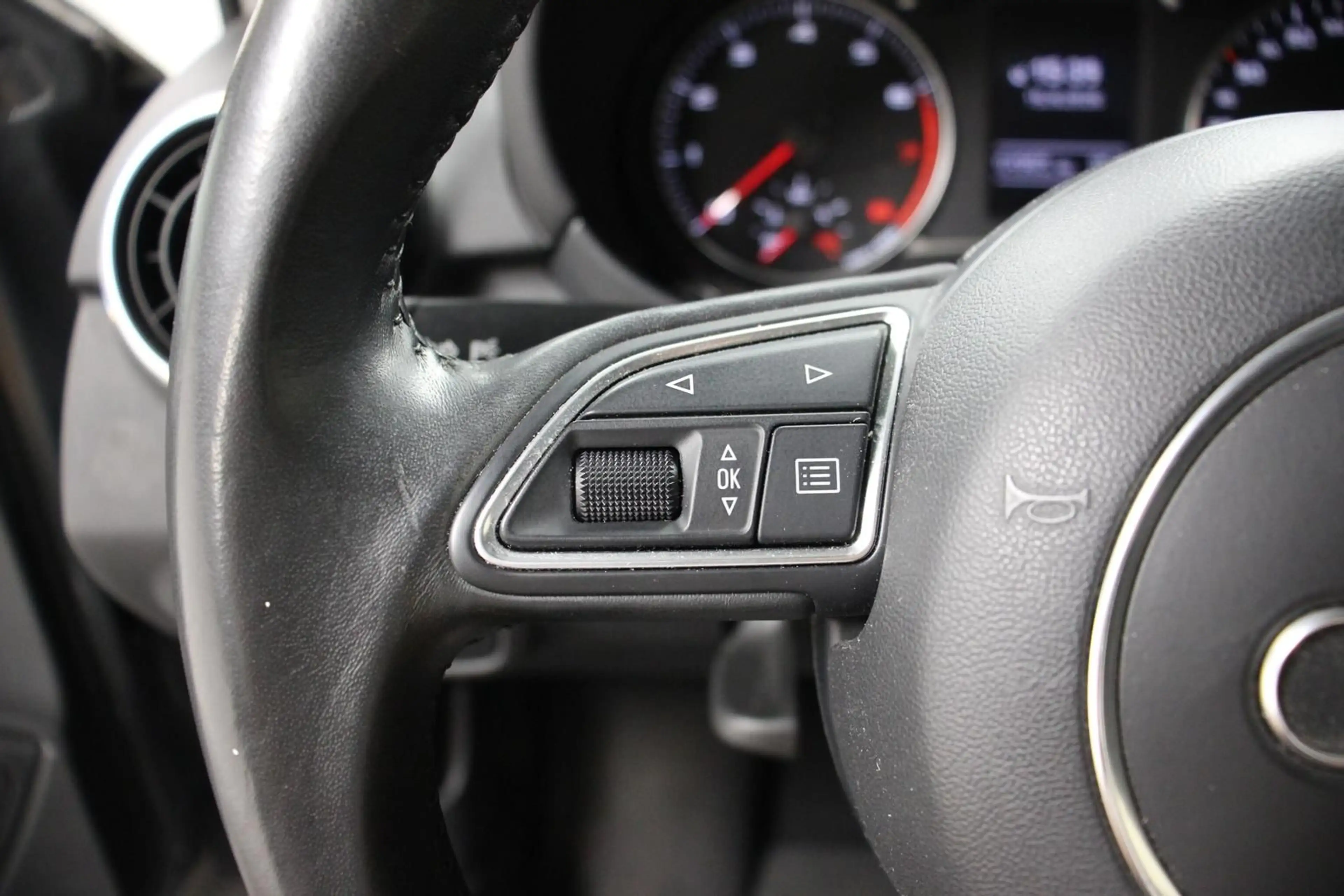 Audi A1 Sportback 1.4 TFSI S-tr. LED SHZ BT NANOGRAU — photo 15