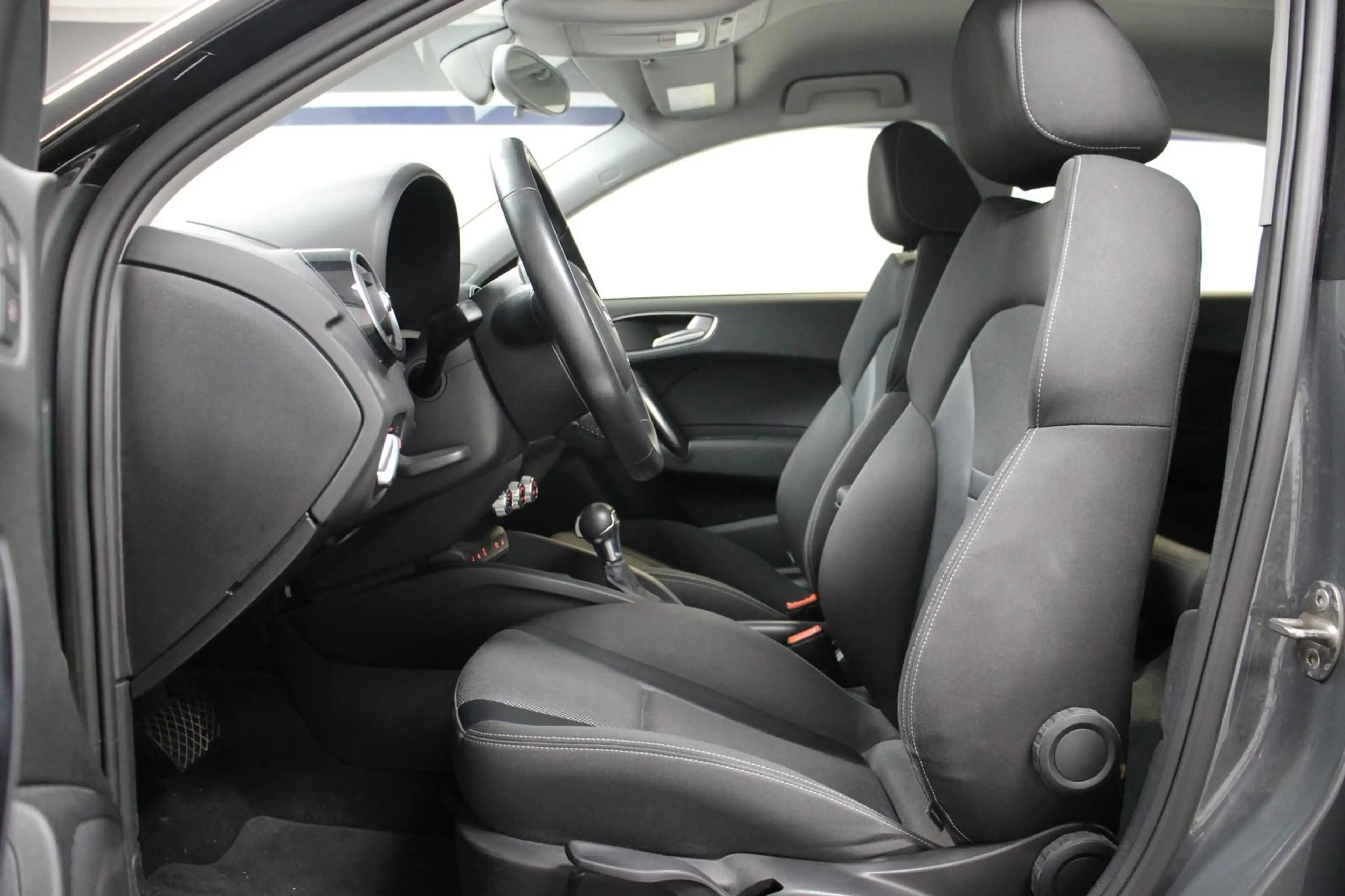 Audi A1 Sportback 1.4 TFSI S-tr. LED SHZ BT NANOGRAU — photo 10