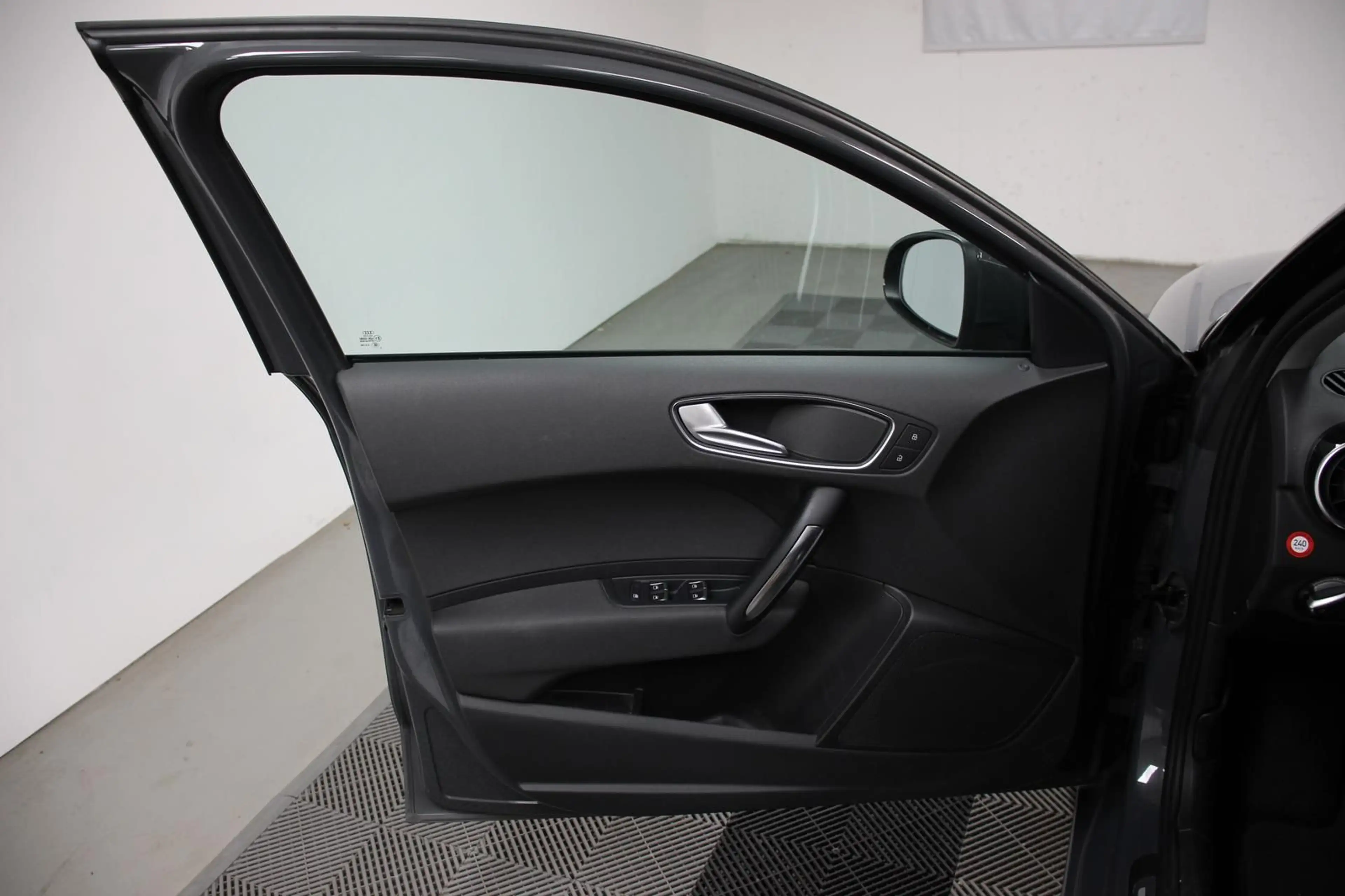 Audi A1 Sportback 1.4 TFSI S-tr. LED SHZ BT NANOGRAU — photo 7