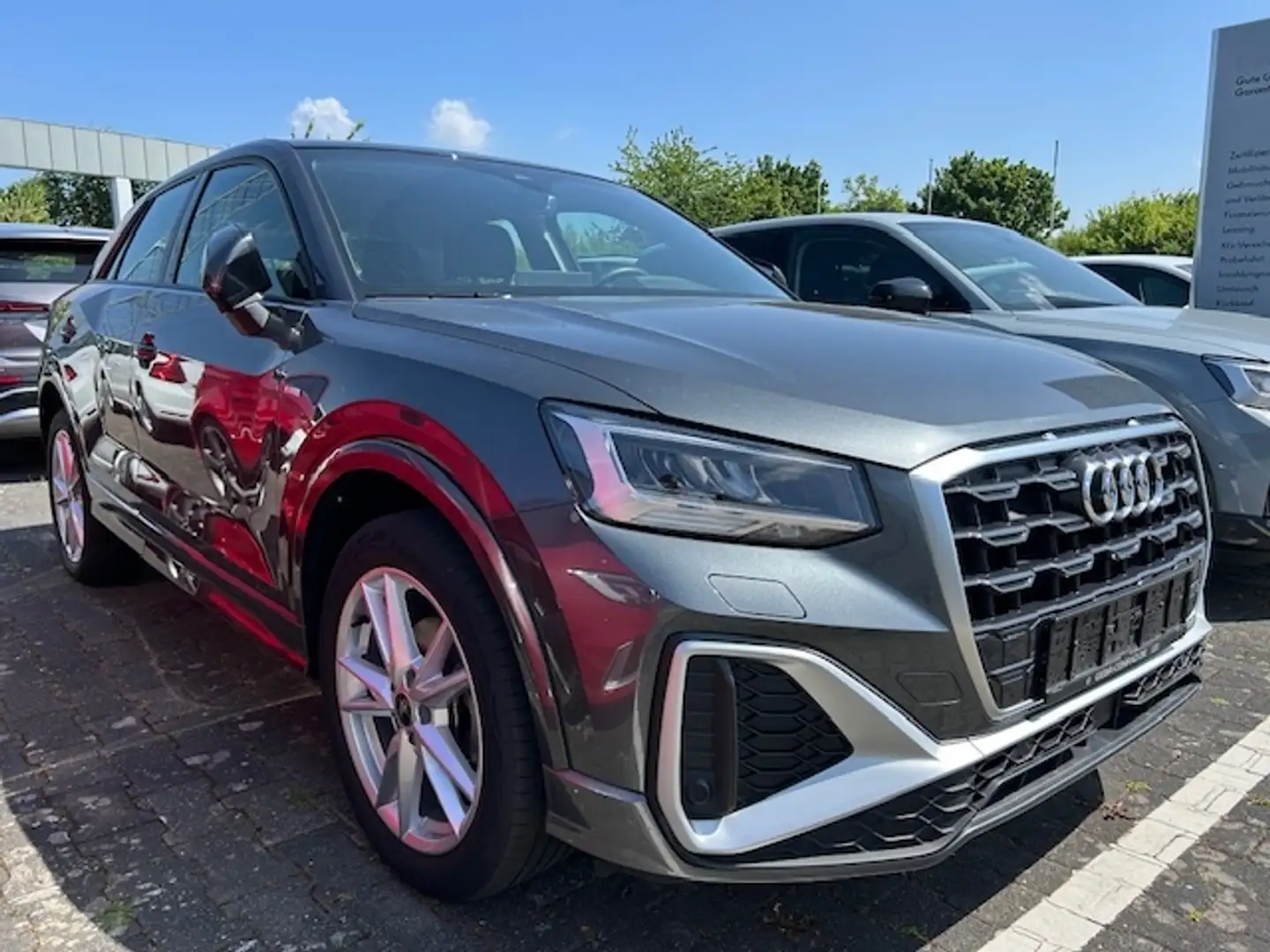 Audi Q2 35 TFSI "S line", NP: 47.000 € Gris - 2