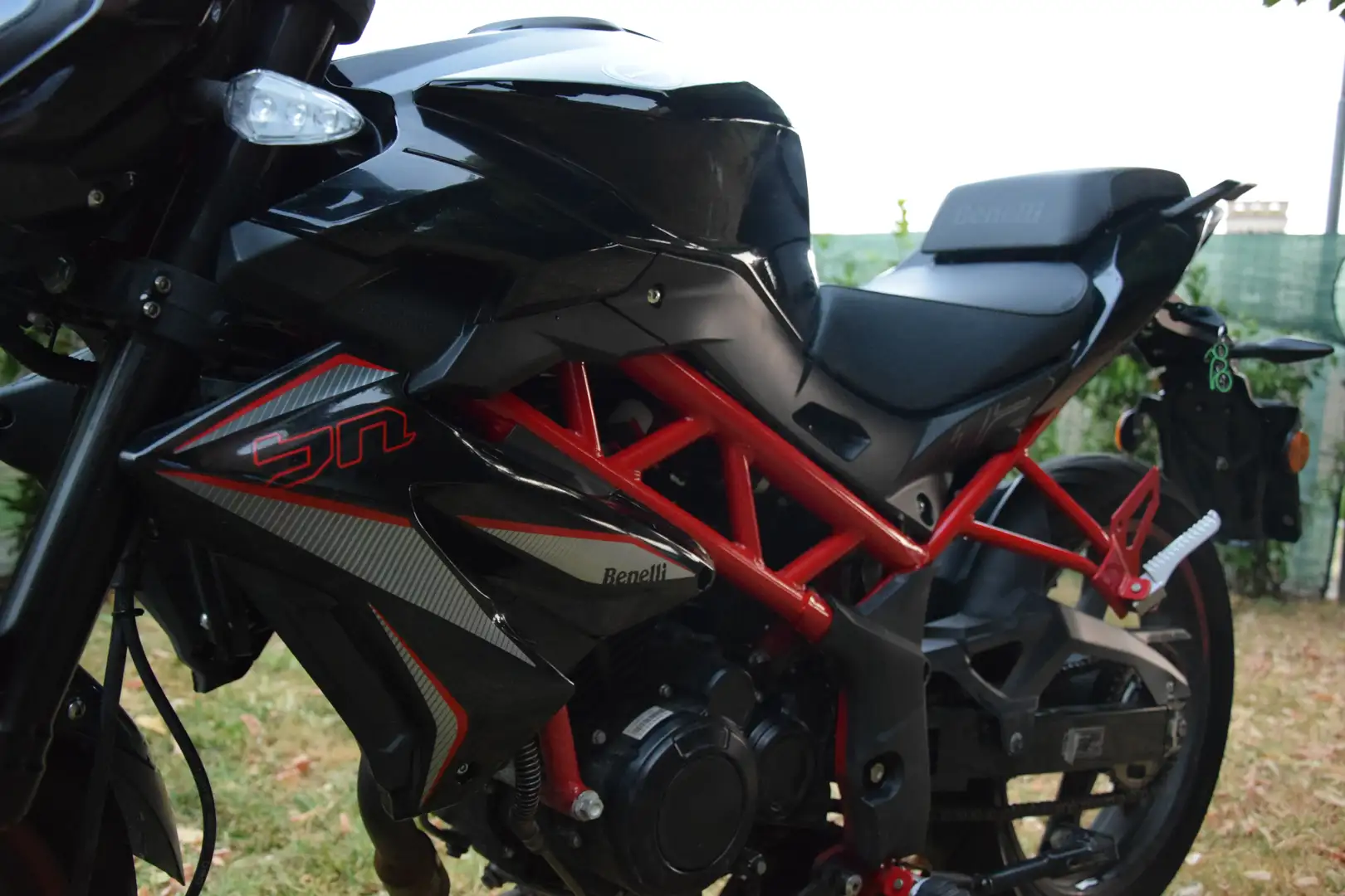 Benelli BN 125 Negro - 2