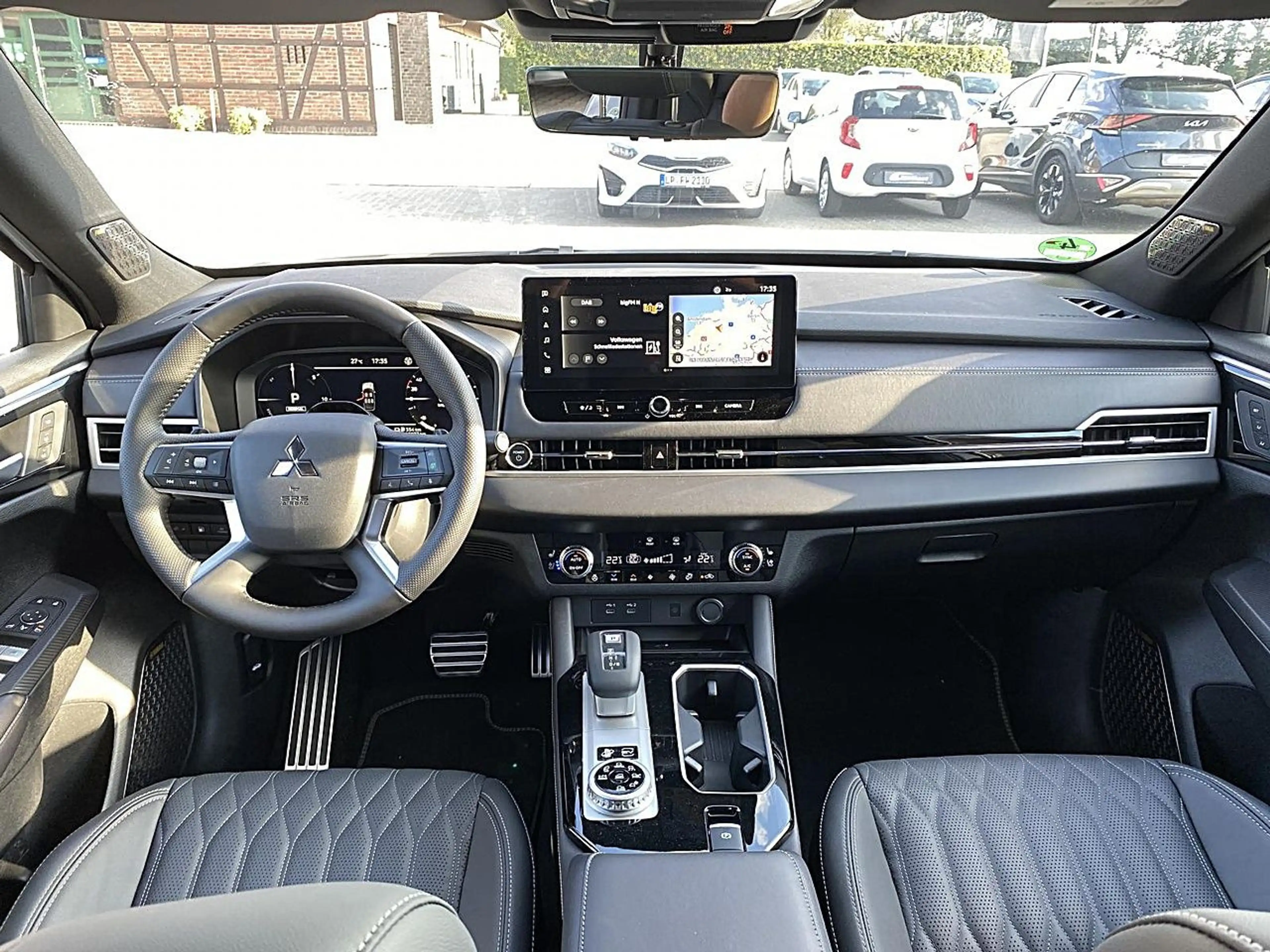 Mitsubishi Outlander Diamant TOP 2,4l PHEV 2-tone LED DAB — photo 14