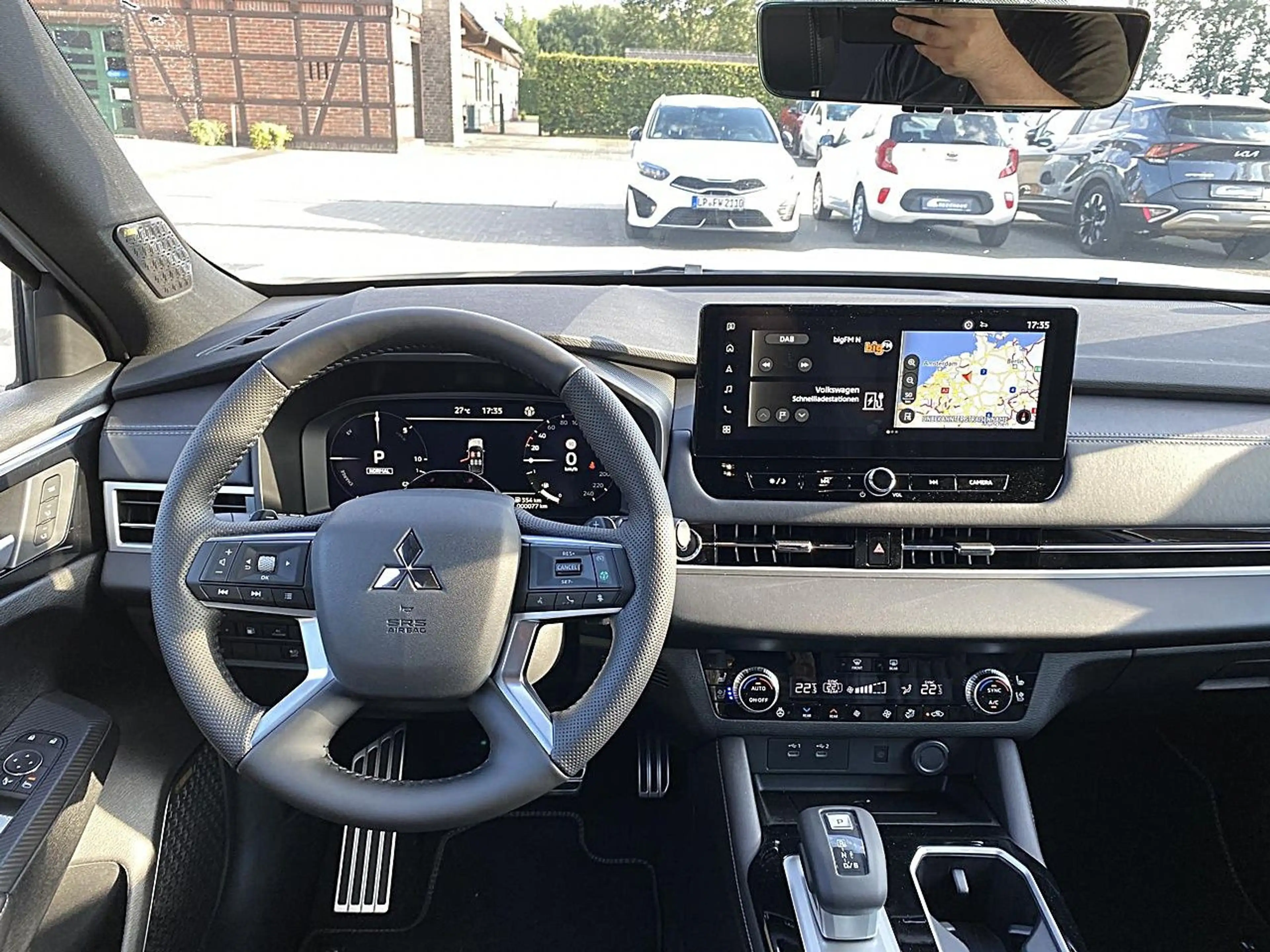 Mitsubishi Outlander Diamant TOP 2,4l PHEV 2-tone LED DAB — photo 15