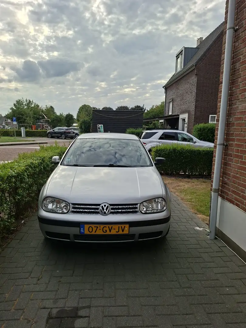 Volkswagen Golf 1.6 Special - 1